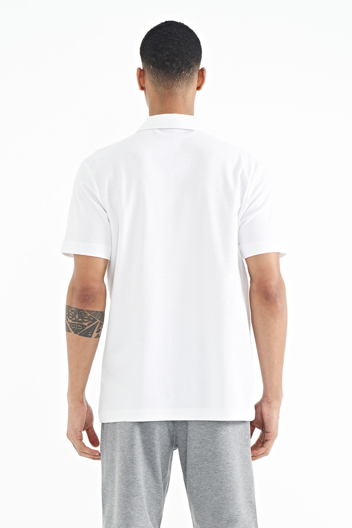 Beyaz Yazı Baskılı Standart Form Polo Yaka Erkek T-shirt - 88236