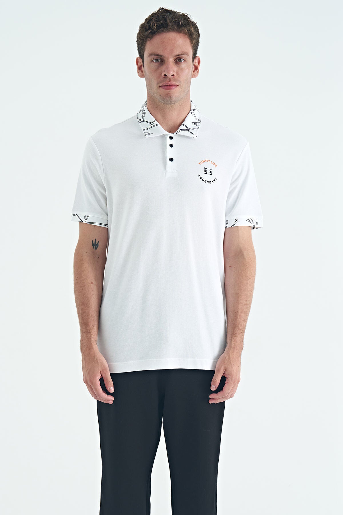 Beyaz Yazı Nakışlı Baskı Detaylı Standart Kalıp Polo Yaka Erkek T-Shirt - 88239