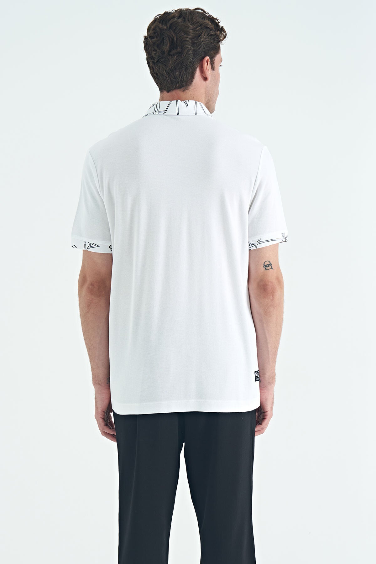 Beyaz Yazı Nakışlı Baskı Detaylı Standart Kalıp Polo Yaka Erkek T-Shirt - 88239