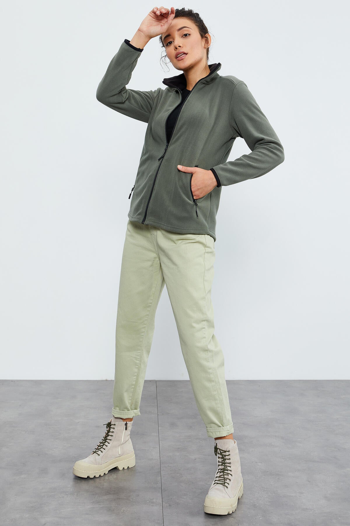 Çağla Dik Yaka Fermuarlı Rahat Form Kadın Polar Sweatshirt - 97173