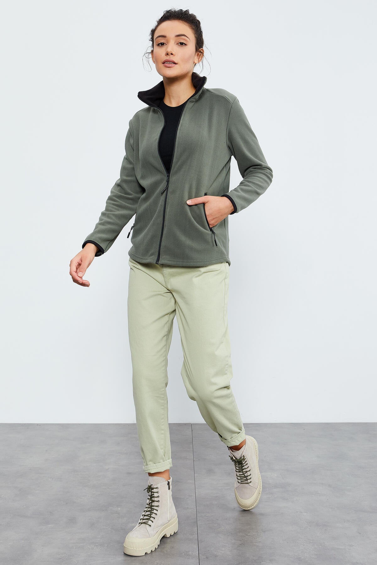 Çağla Dik Yaka Fermuarlı Rahat Form Kadın Polar Sweatshirt - 97173