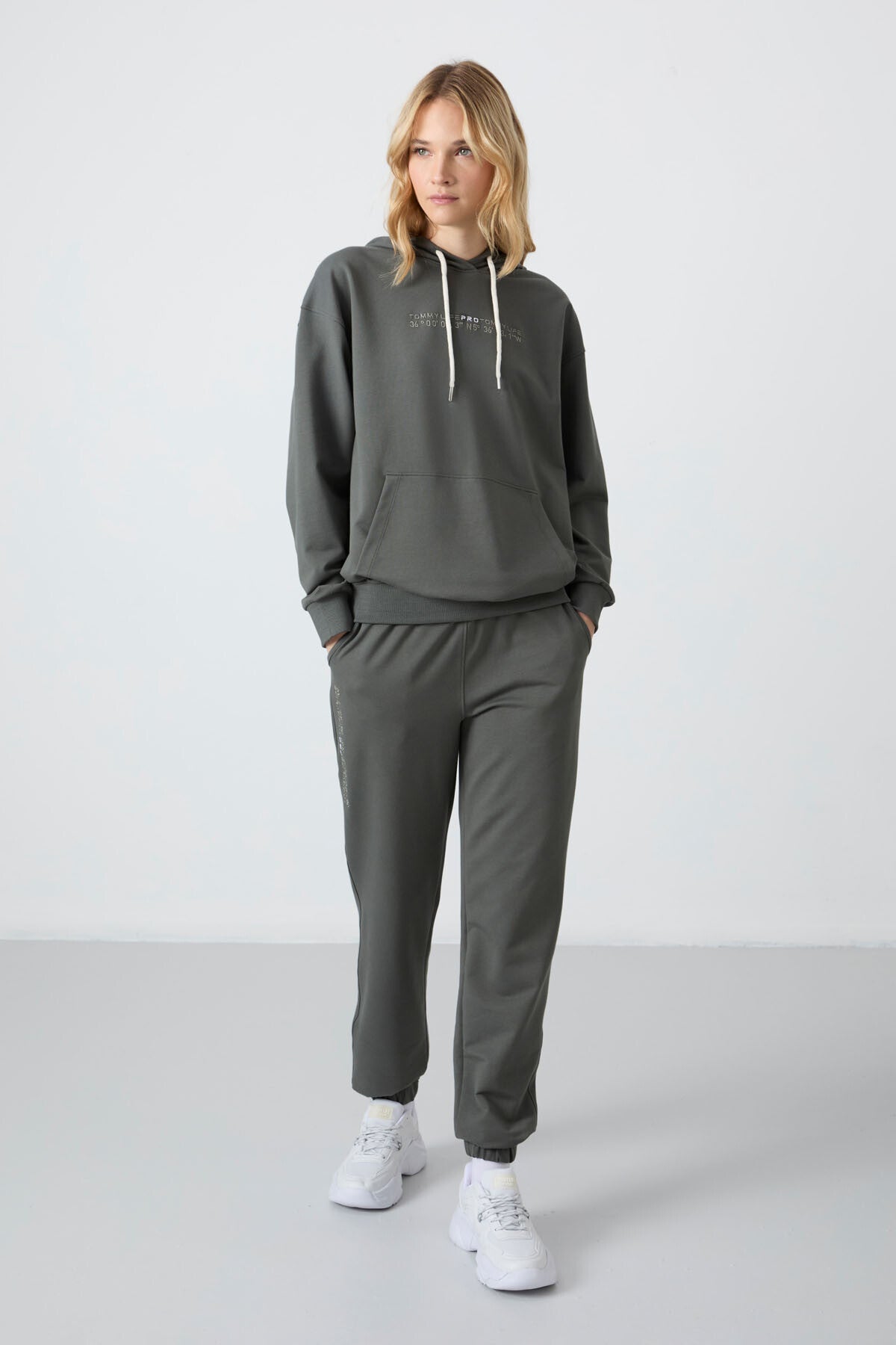 Çağla Kapüşonlu Kanguru Cep Oversize Lastik Paça Kadın Eşofman Takımı - 95288