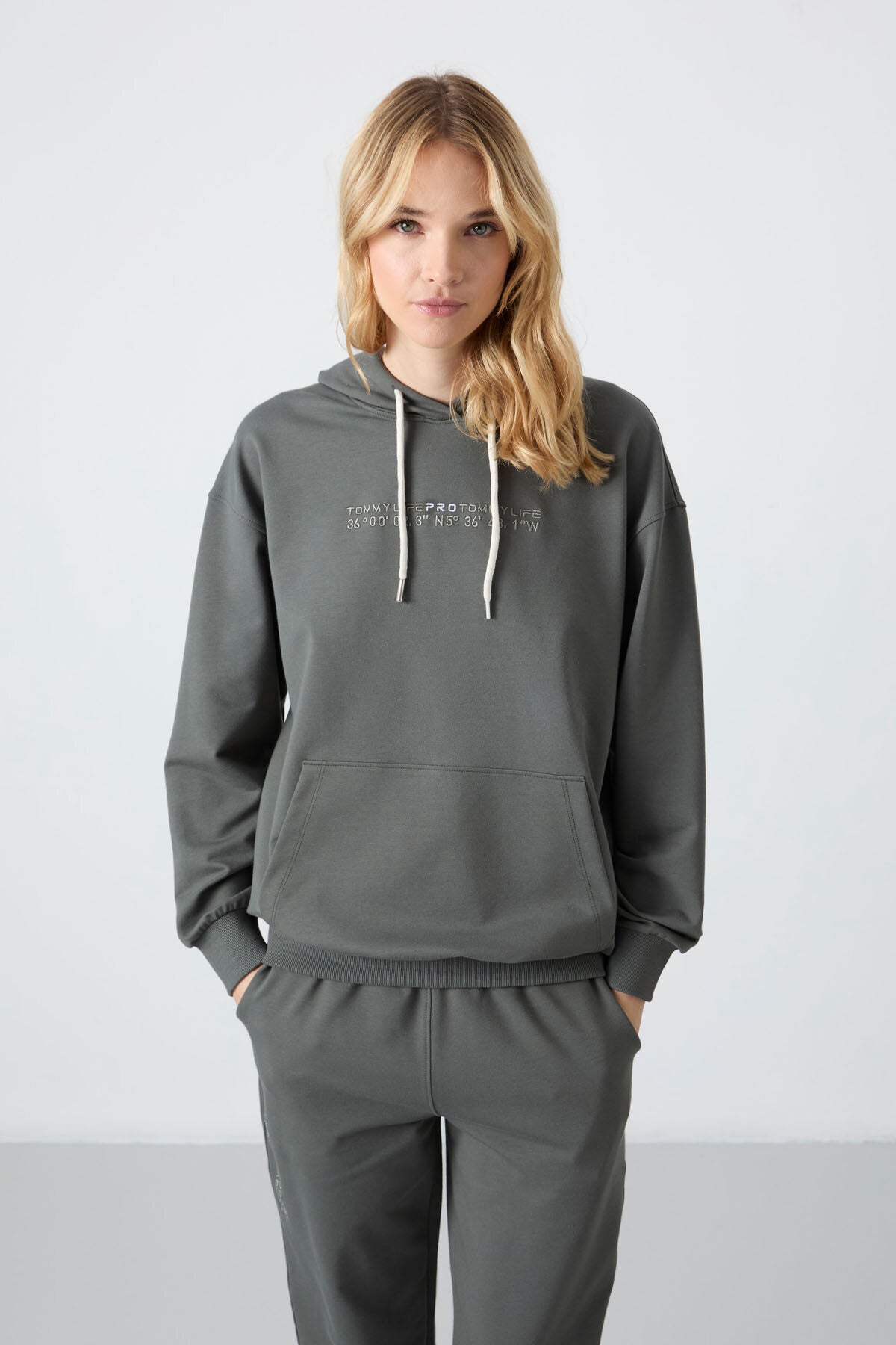 Çağla Kapüşonlu Kanguru Cep Oversize Lastik Paça Kadın Eşofman Takımı - 95288