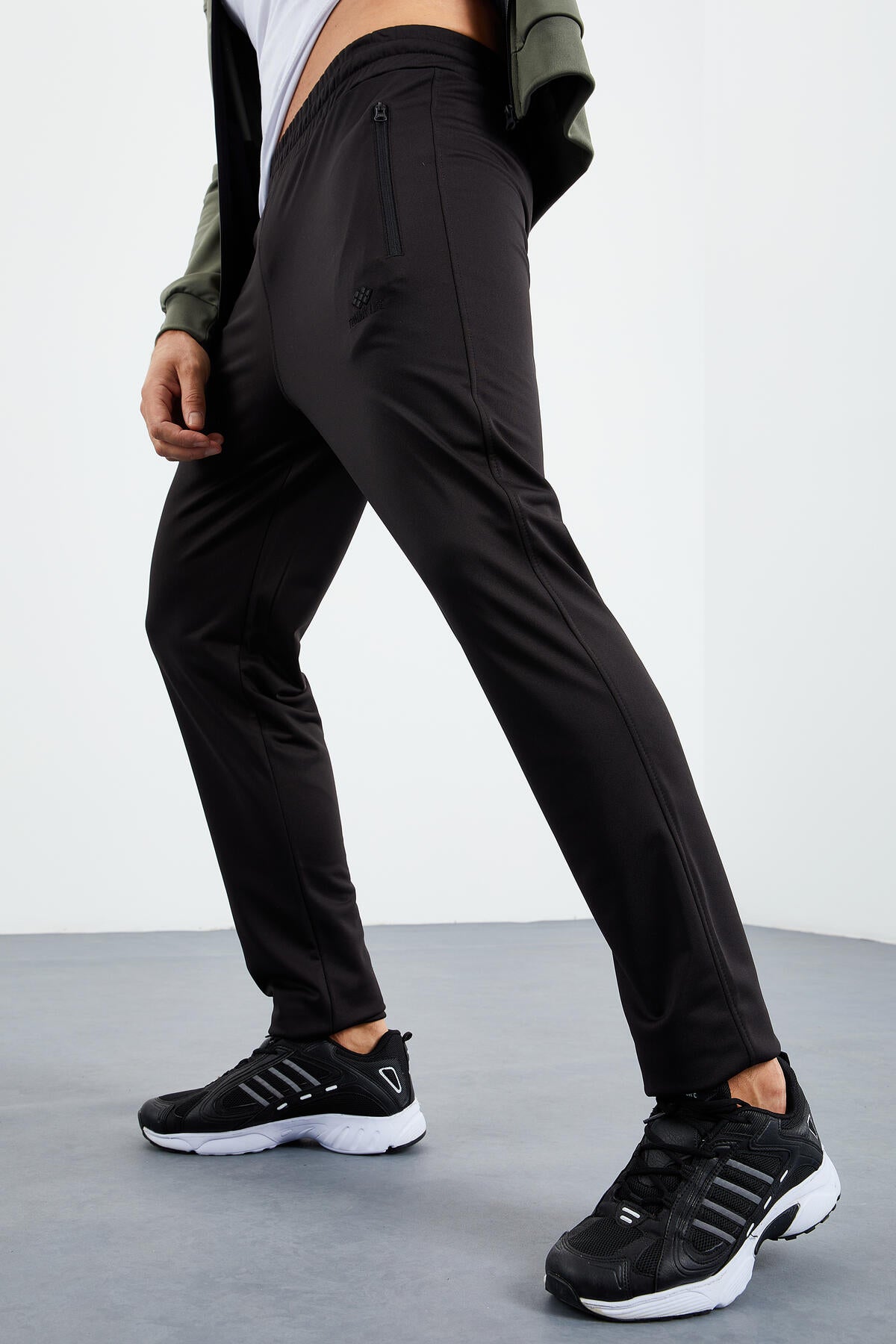 Çağla - Siyah Dik Yaka Fermuarlı Standart Kalıp Klasik Paça Erkek Eşofman Takımı - 85162