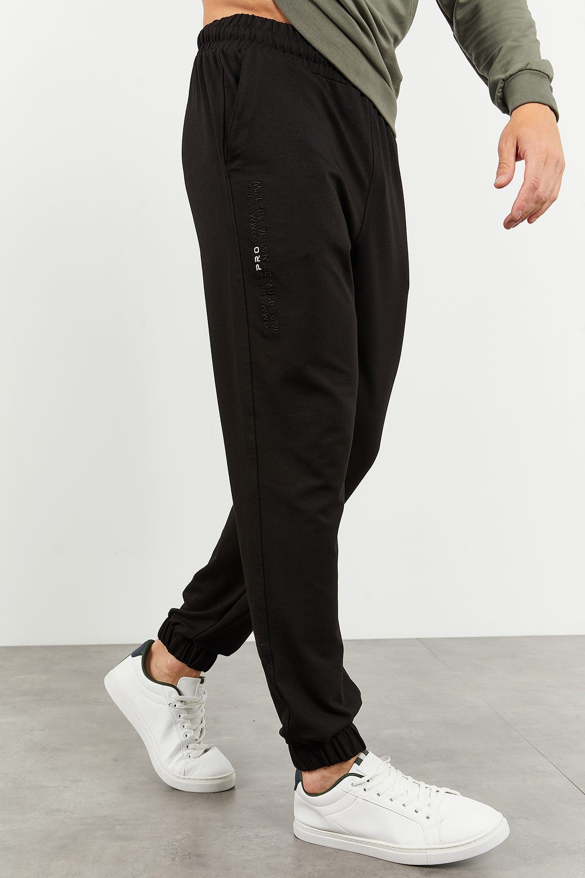 Çağla - Siyah Kapüşonlu Kanguru Cep Lastik Paça Erkek Oversize Eşofman Takımı - 85117