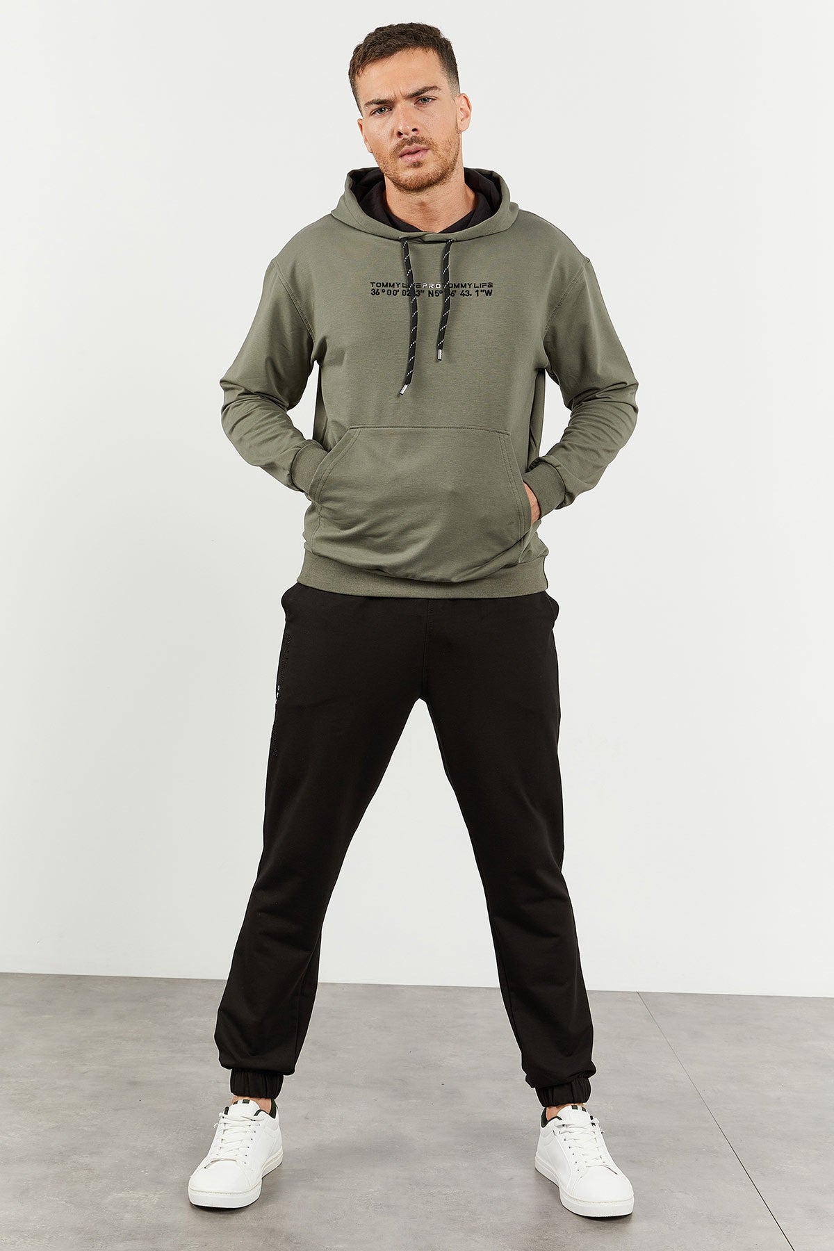 Çağla - Siyah Kapüşonlu Kanguru Cep Lastik Paça Erkek Oversize Eşofman Takımı - 85117