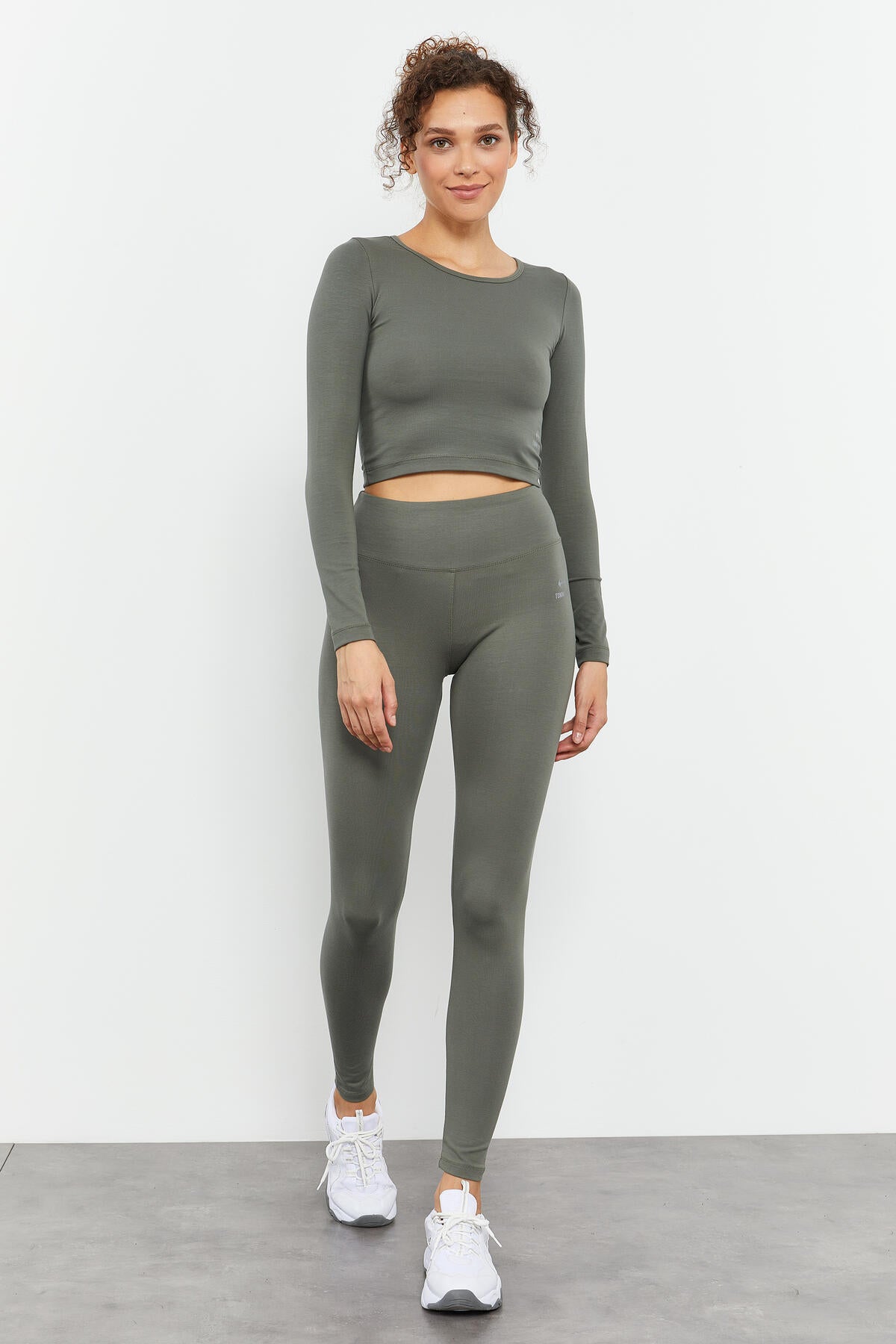 Çağla Uzun Kollu Dar Kalıp O Yaka Kadın Crop Top T-Shirt - 97150