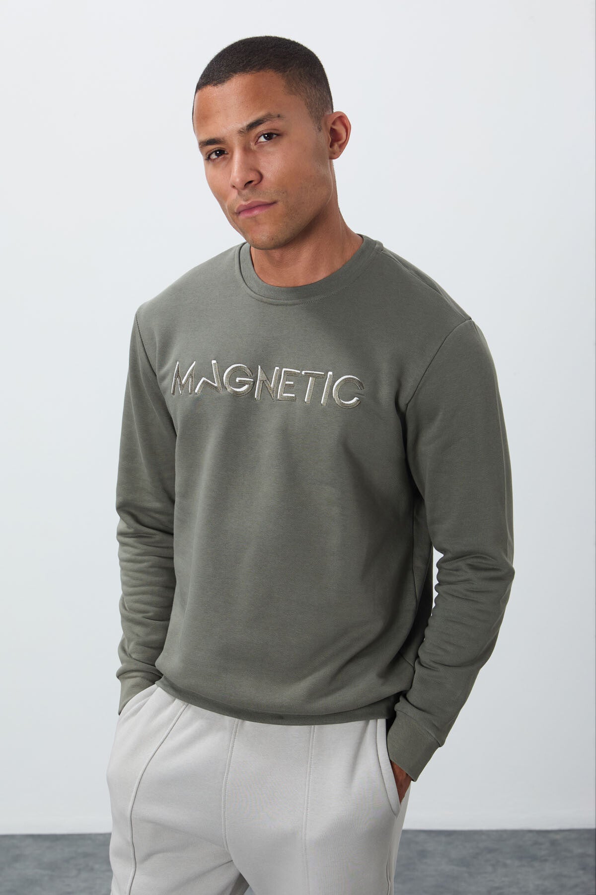 Çağla Yazı Nakışlı O Yaka Rahat Form İçi Polarlı Erkek Sweatshirt - 88020