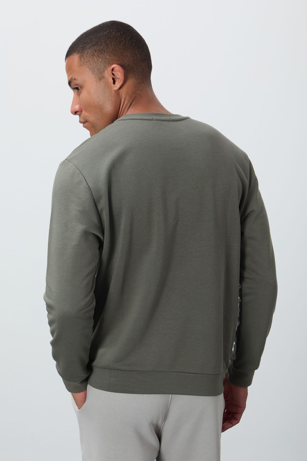 Çağla Yazı Nakışlı O Yaka Rahat Form İçi Polarlı Erkek Sweatshirt - 88020