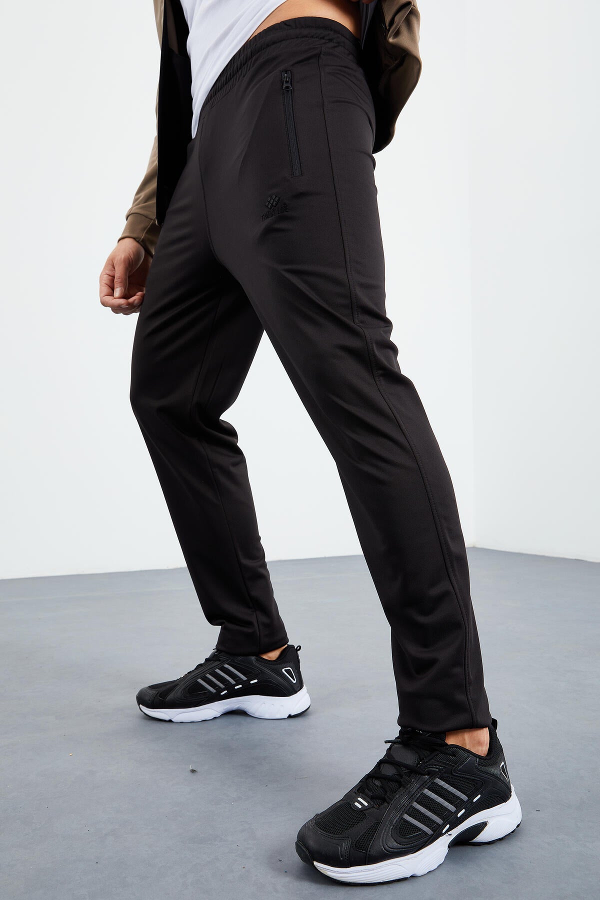 Camel - Siyah Dik Yaka Fermuarlı Standart Kalıp Klasik Paça Erkek Eşofman Takımı - 85162