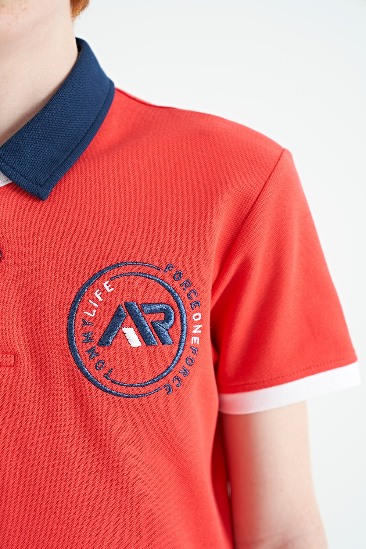 Coral Kol Ucu Renkli Logo Nakışlı Standart Kalıp Polo Yaka Erkek Çocuk T-Shirt - 11138