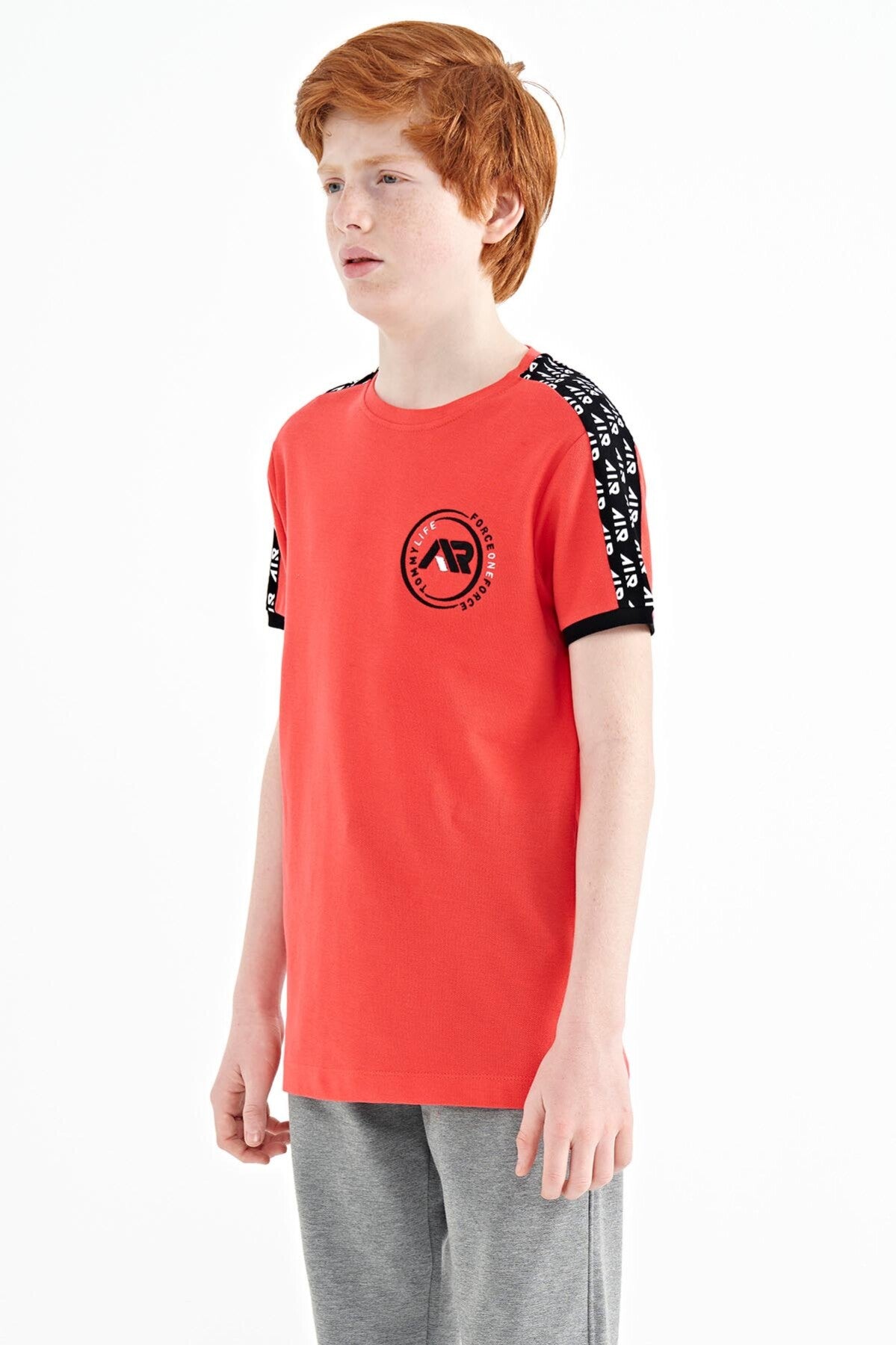 Coral Omuz Baskı Detaylı Standart Kalıp O Yaka Erkek Çocuk T-Shirt - 11121