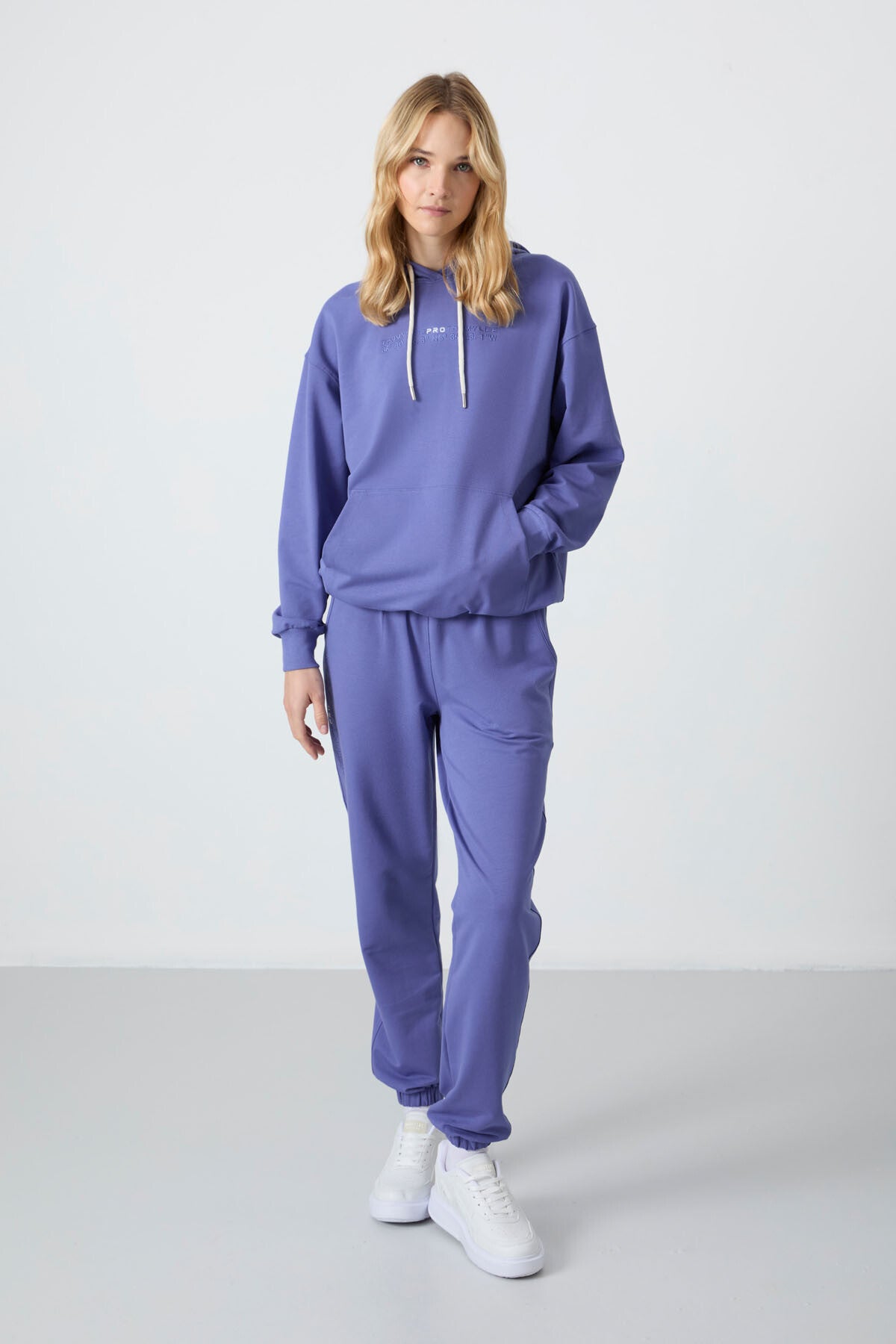 Eflatun Kapüşonlu Kanguru Cep Oversize Lastik Paça Kadın Eşofman Takımı - 95288