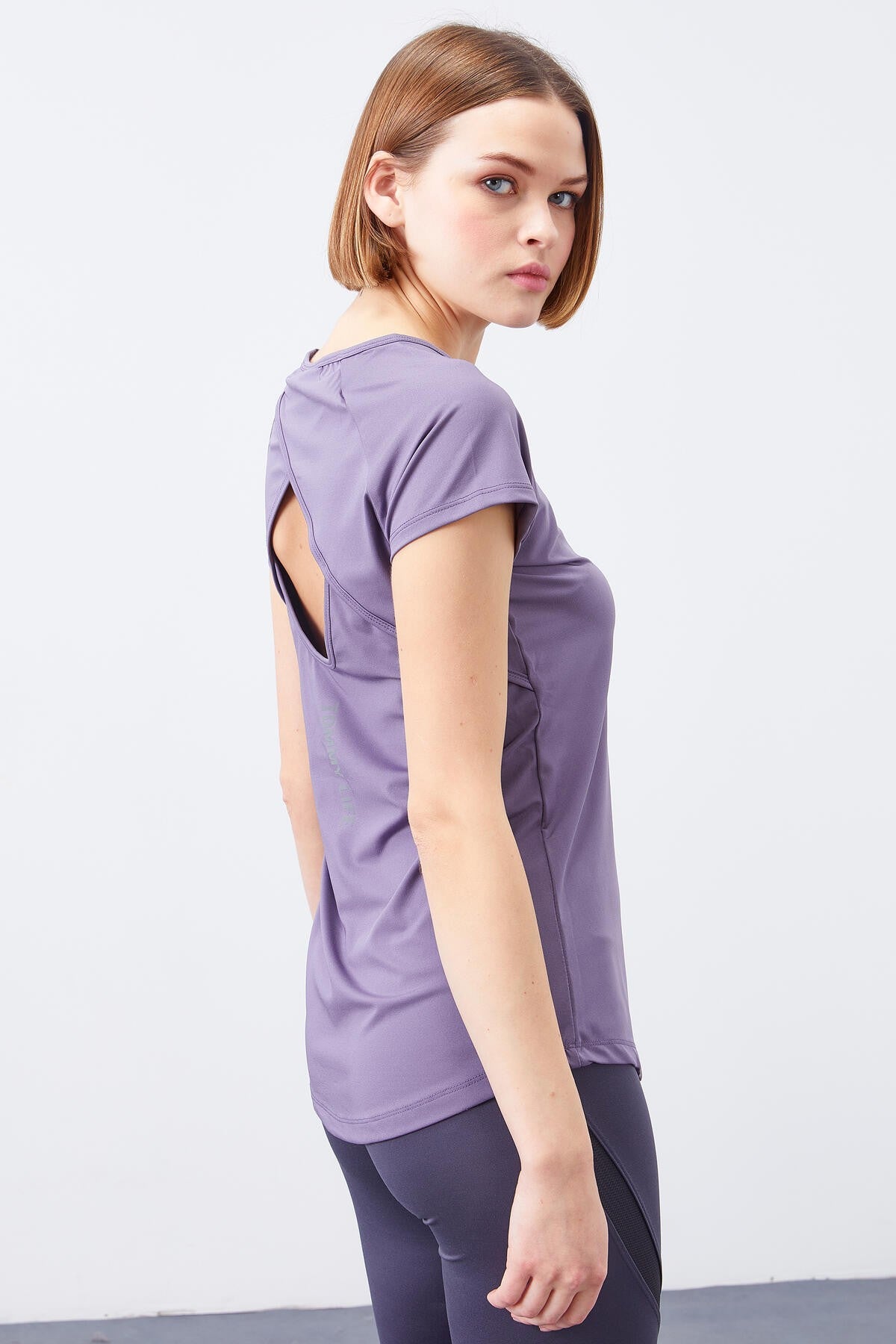 Eflatun Sırt Pencereli Kısa Kol Standart Kalıp O Yaka Kadın T-Shirt - 97101