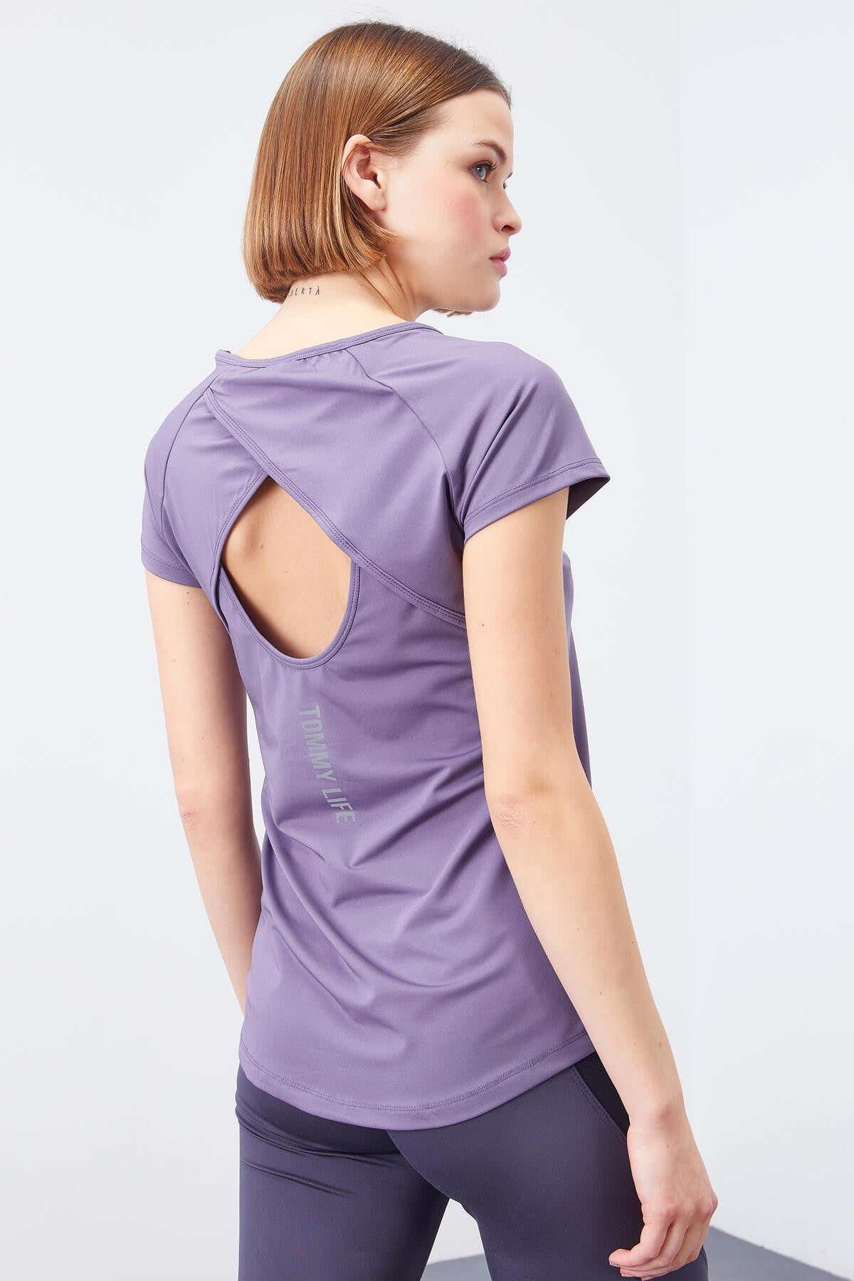 Eflatun Sırt Pencereli Kısa Kol Standart Kalıp O Yaka Kadın T-Shirt - 97101