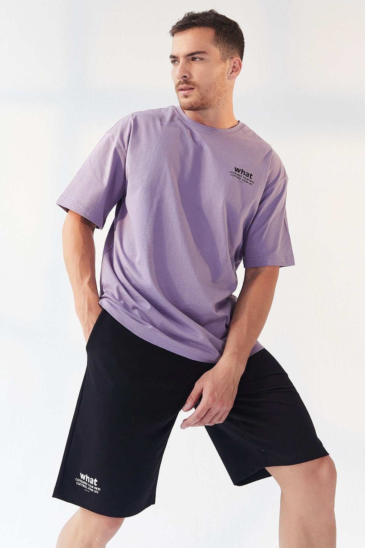 Eflatun - Siyah Küçük Yazı Baskılı O Yaka Erkek Oversize Bermuda Şort Takım - 85156