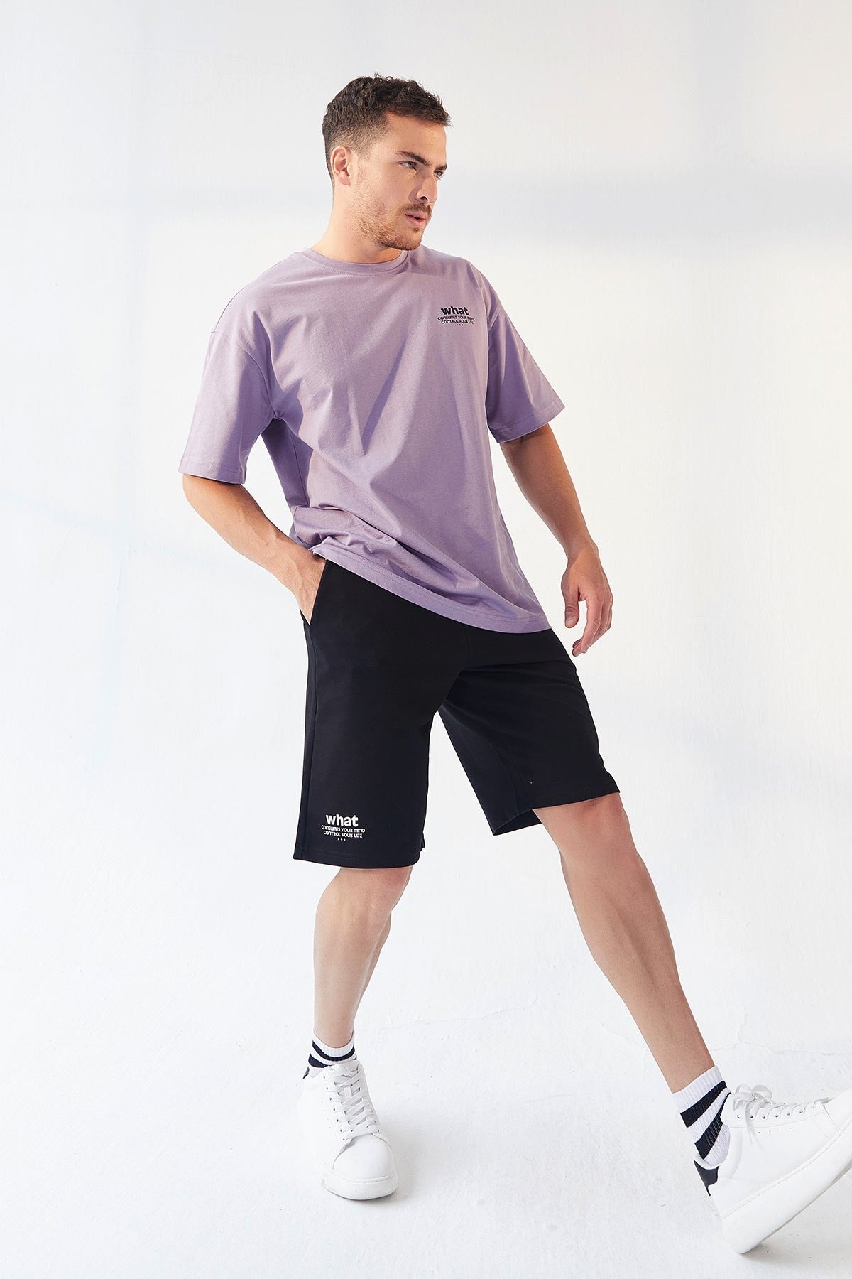 Eflatun - Siyah Küçük Yazı Baskılı O Yaka Erkek Oversize Bermuda Şort Takım - 85156