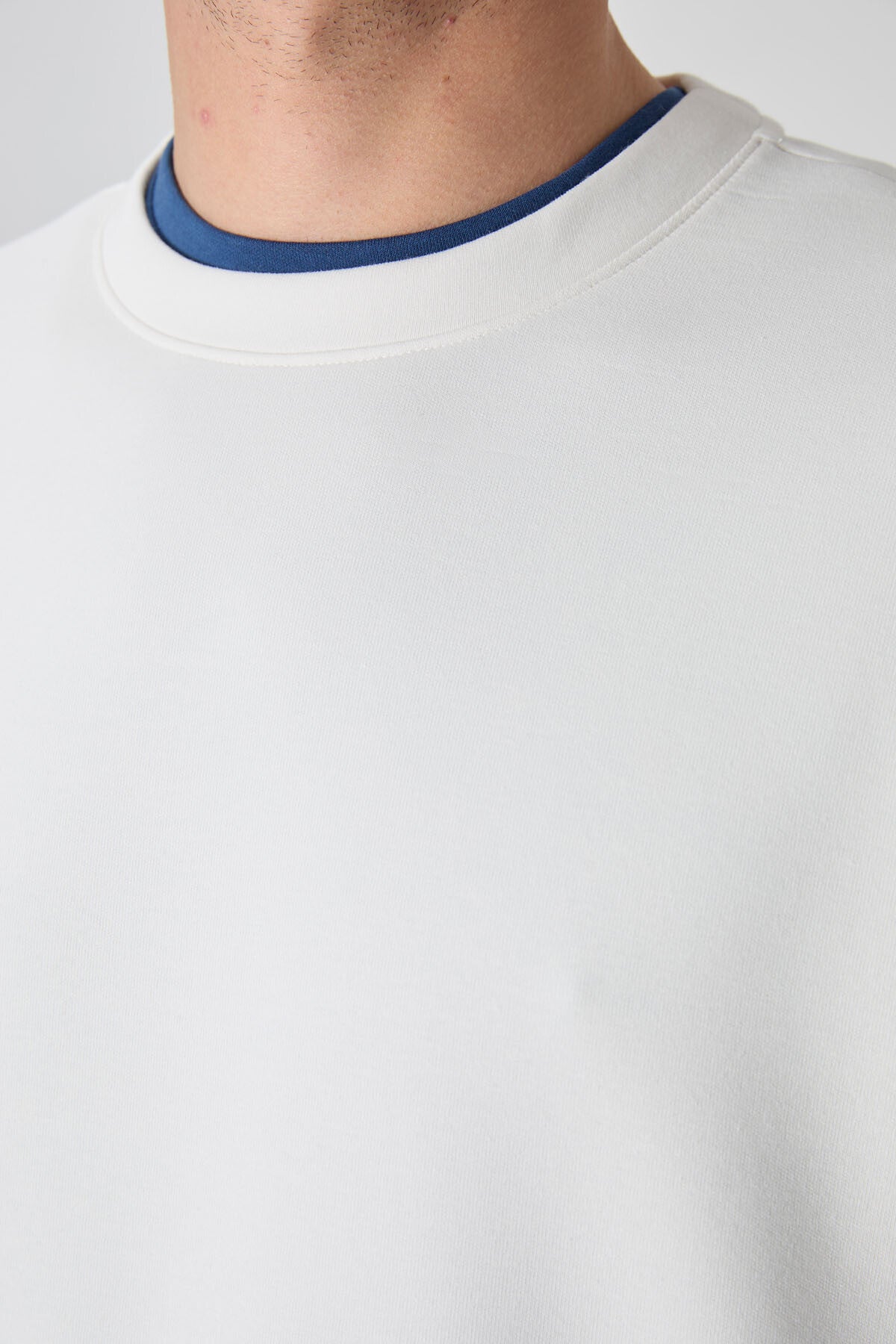 Ekru Basic O Yaka Rahat Form Erkek Sweatshirt - 88053