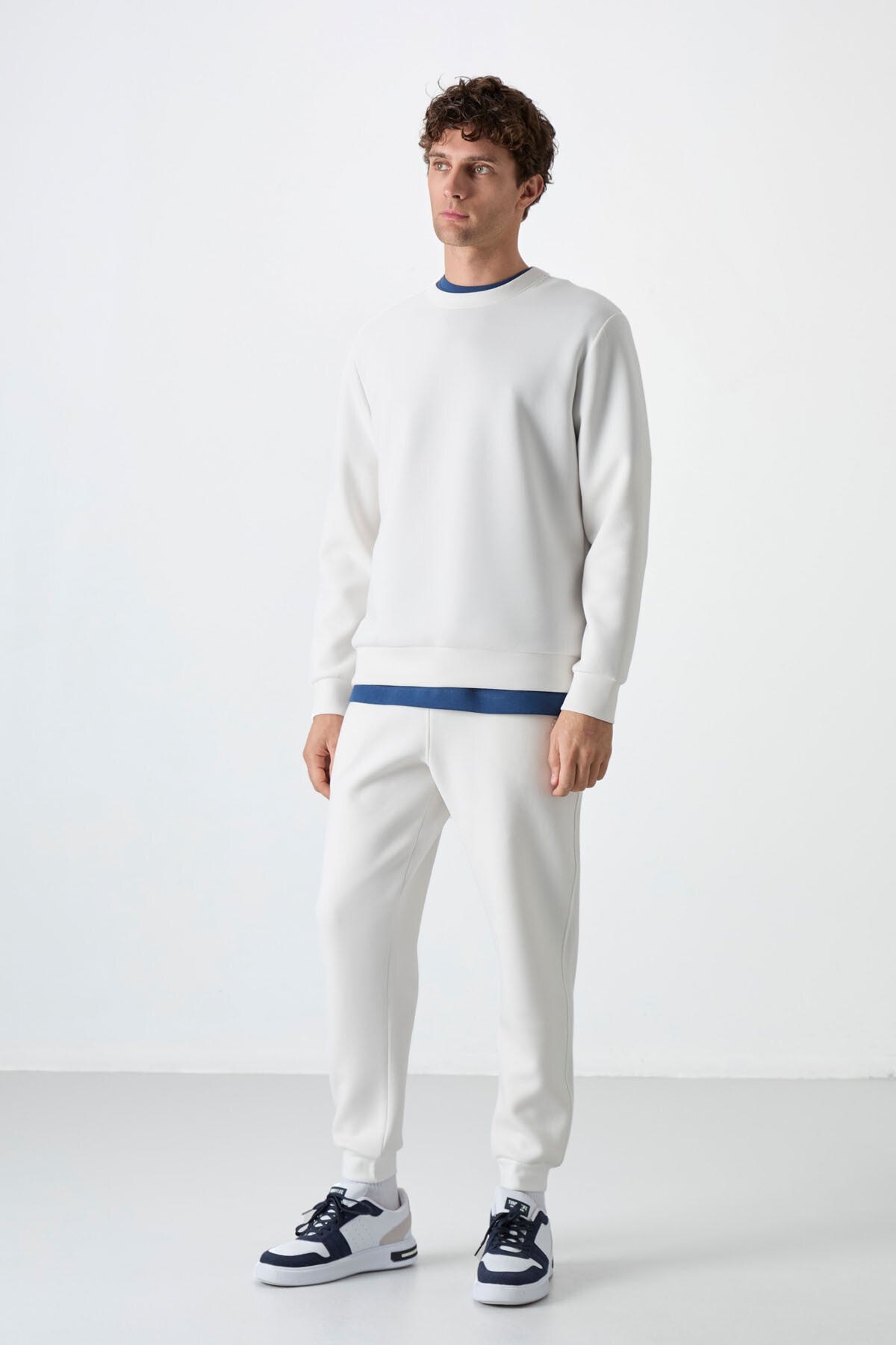 Ekru Basic O Yaka Rahat Form Erkek Sweatshirt - 88053