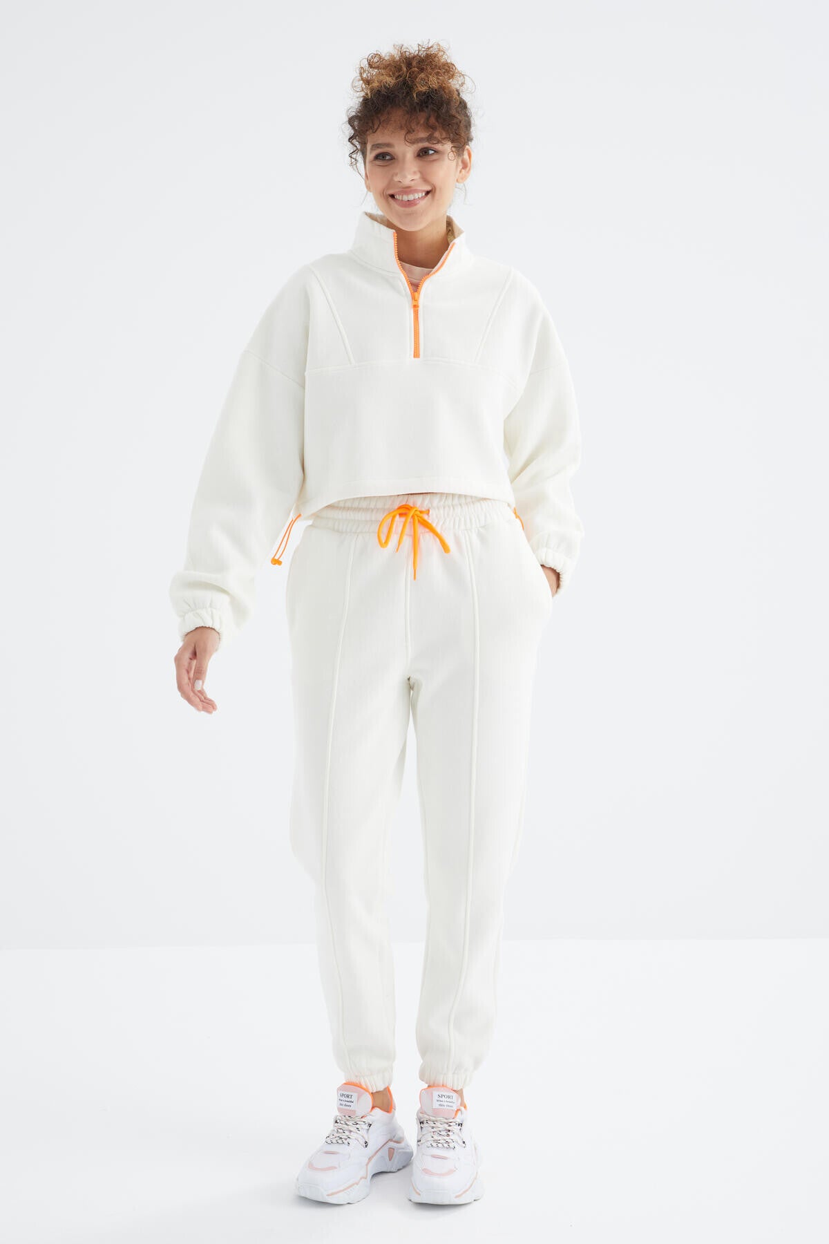 Ekru Düşük Omuzlu Beli Büzgülü Yarım Boy Fermuarlı Oversıze Kadın Eşofman Takım - 95321