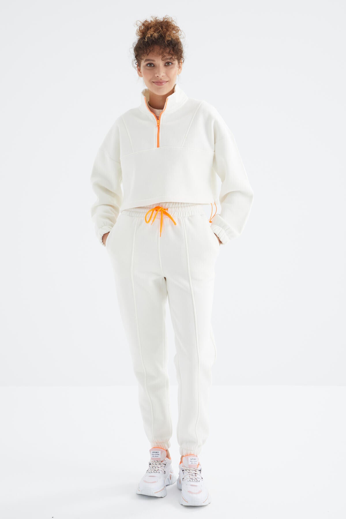 Ekru Düşük Omuzlu Beli Büzgülü Yarım Boy Fermuarlı Oversıze Kadın Eşofman Takım - 95321