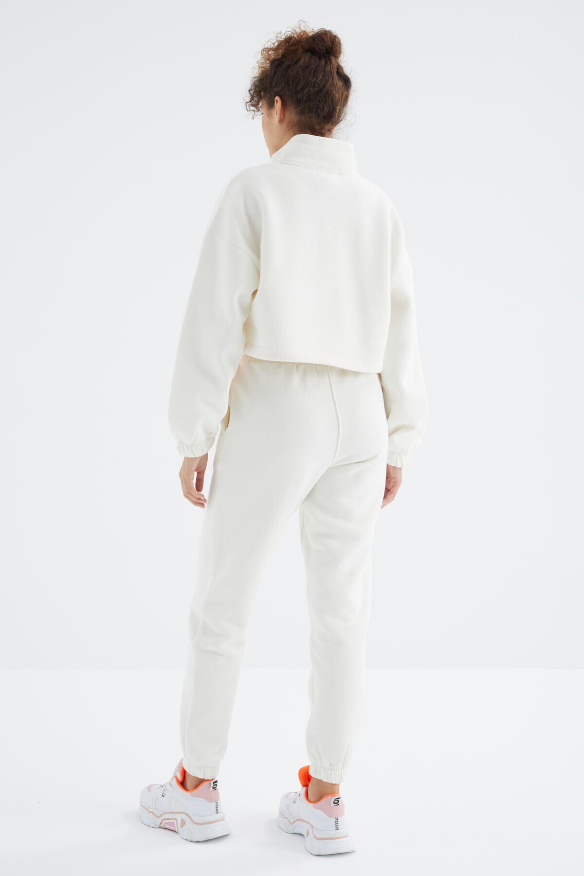 Ekru Düşük Omuzlu Beli Büzgülü Yarım Boy Fermuarlı Oversıze Kadın Eşofman Takım - 95321