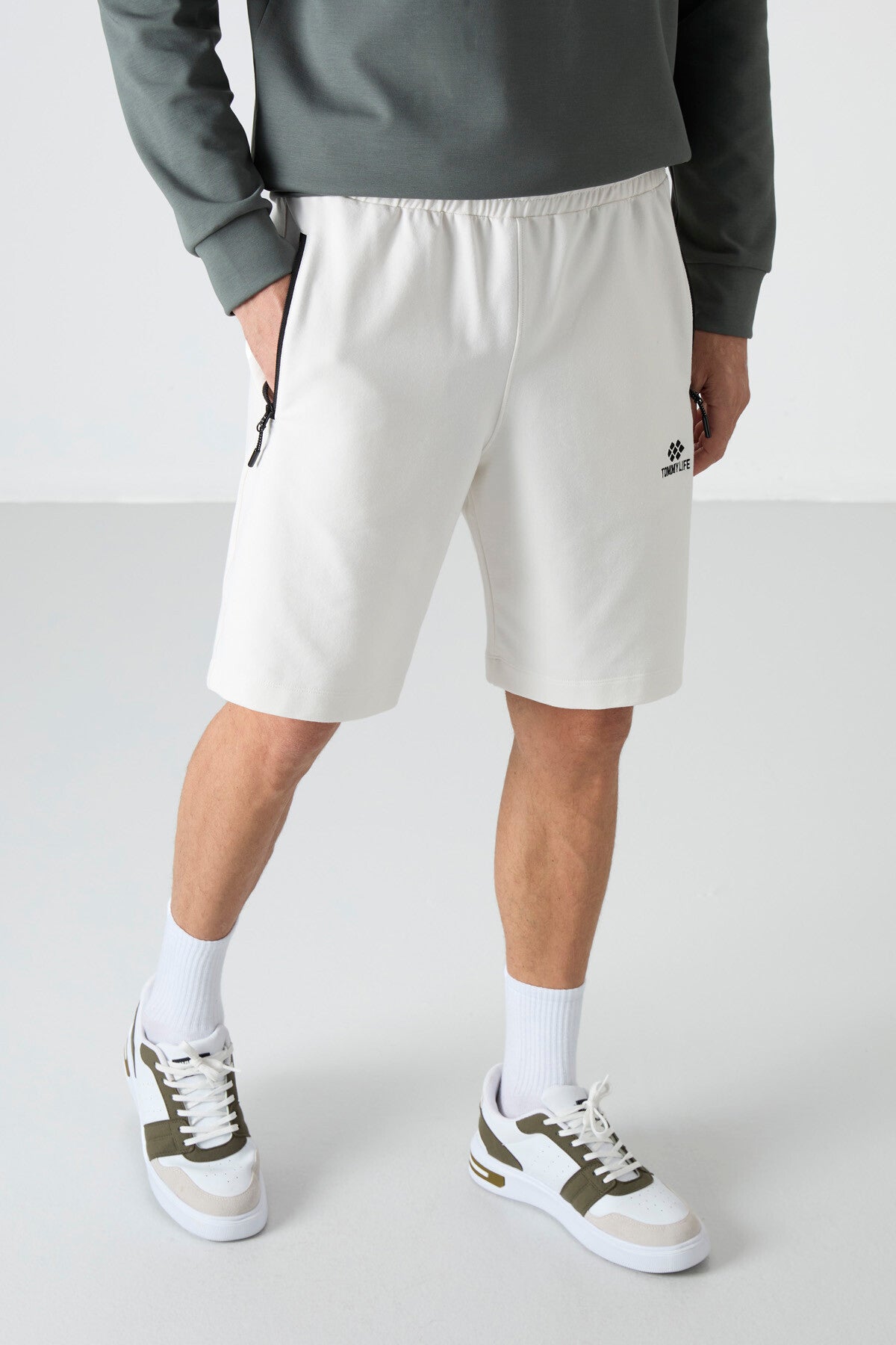 Ekru Gizli Fermuar Arka Cepli Bağcıklı Standart Kalıp Erkek Şort - 81136