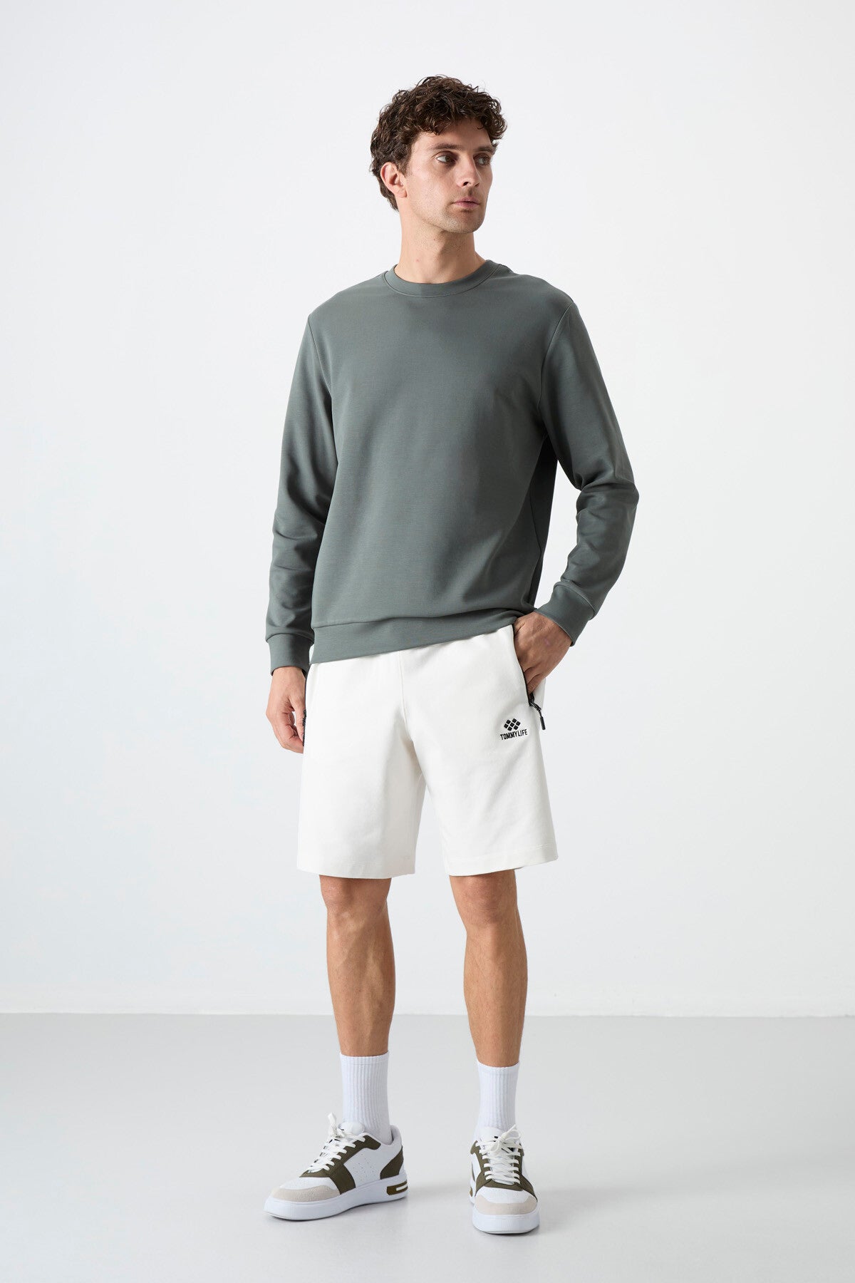 Ekru Gizli Fermuar Arka Cepli Bağcıklı Standart Kalıp Erkek Şort - 81136