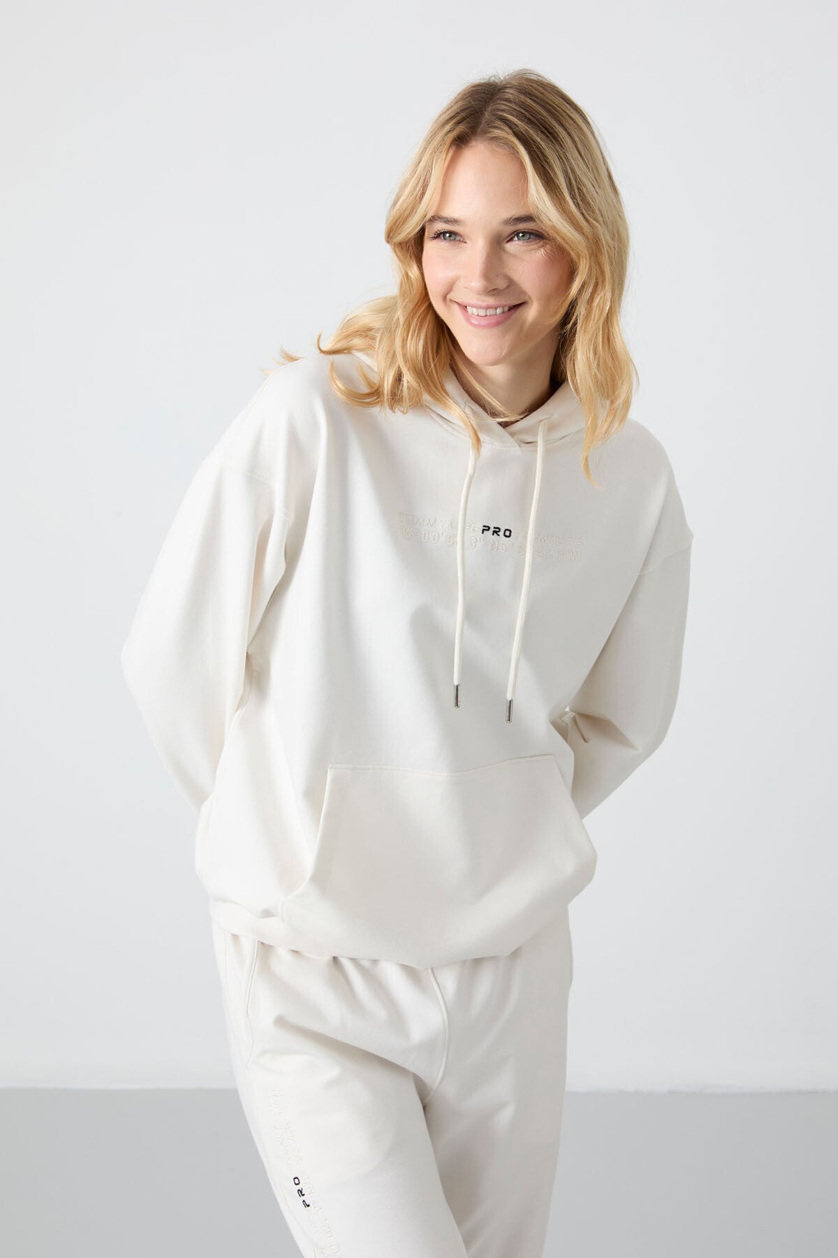 Ekru Kapüşonlu Kanguru Cep Oversize Lastik Paça Kadın Eşofman Takımı - 95288