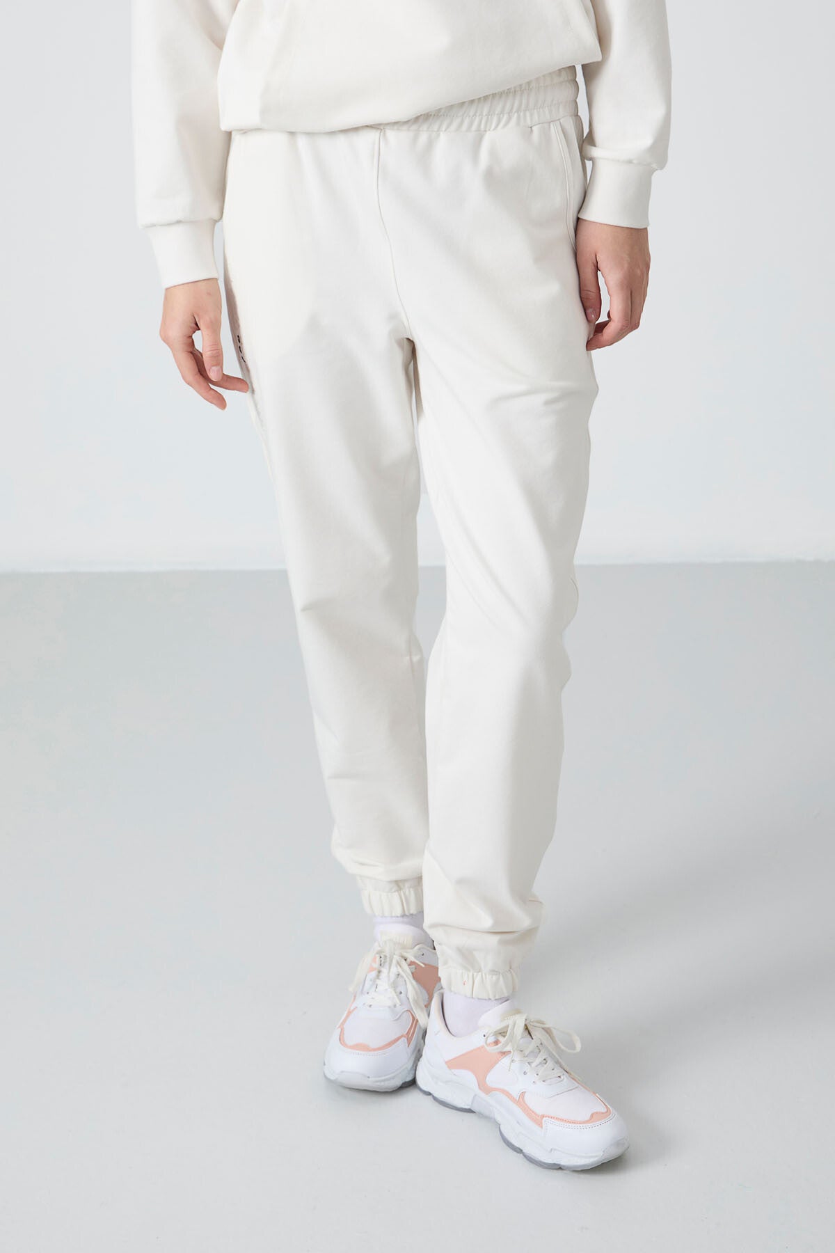 Ekru Kapüşonlu Kanguru Cep Oversize Lastik Paça Kadın Eşofman Takımı - 95288