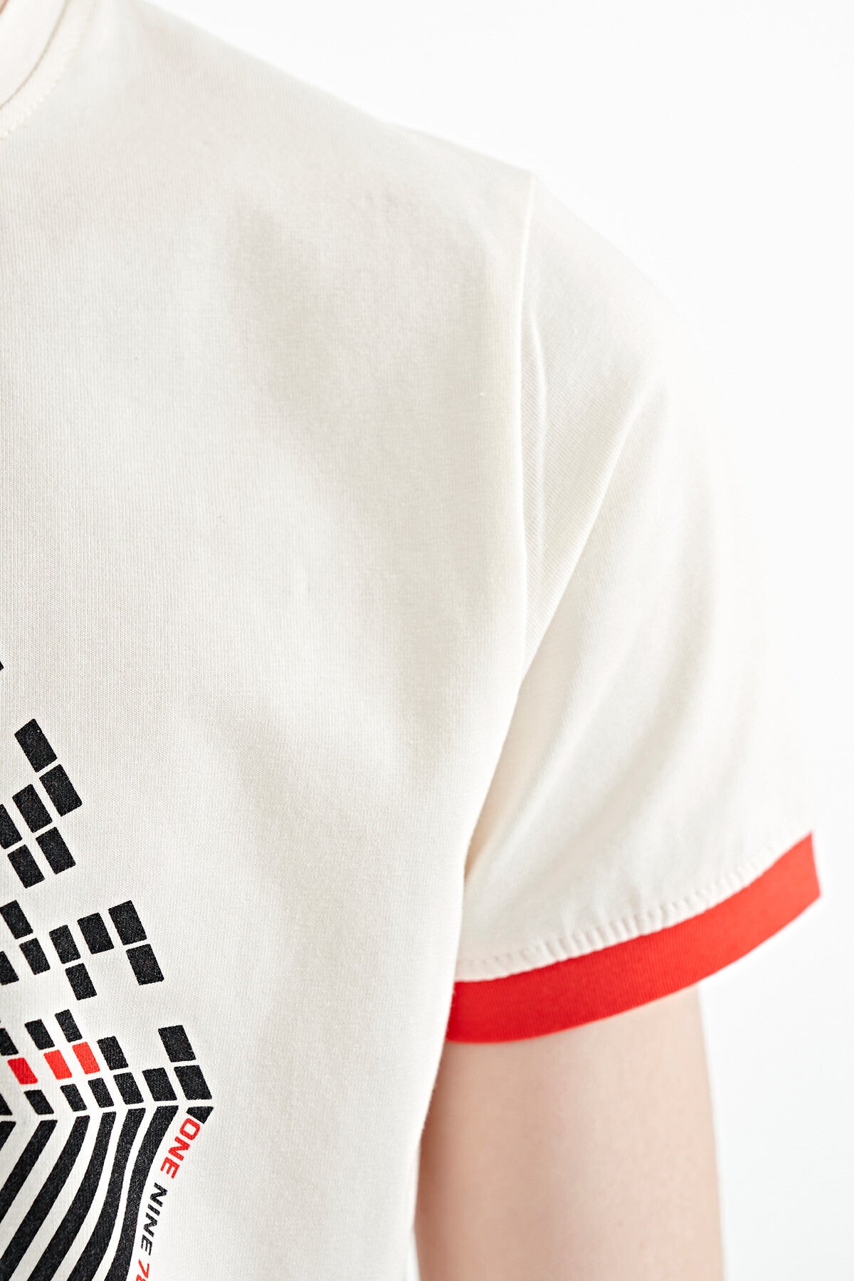 Ekru Kol Ucu Renkli Detaylı Baskılı Standart Kalıp Erkek Çocuk T-Shirt - 11156