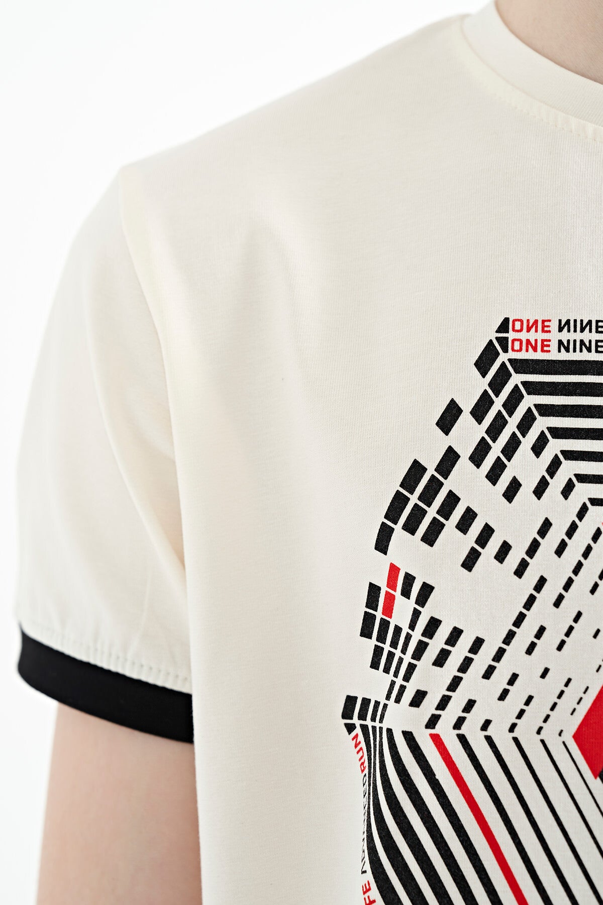 Ekru Kol Ucu Renkli Detaylı Baskılı Standart Kalıp Erkek Çocuk T-Shirt - 11156