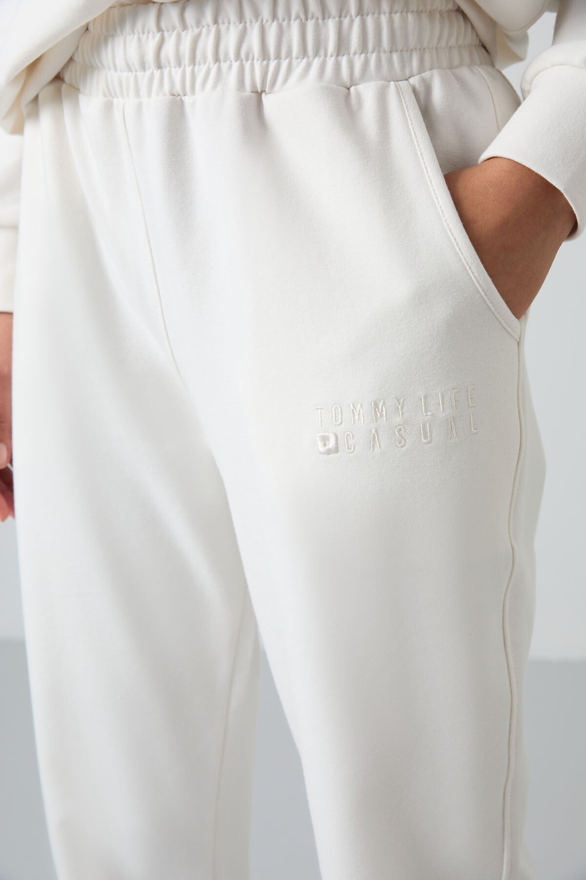 Ekru Basic Pamuklu O Yaka Oversize Lastik Paça Kadın Eşofman Takım - 95287