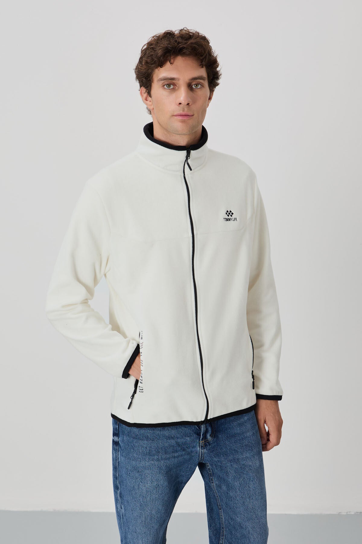 Ekru Yazı Nakışlı Dik Yaka Fermuarlı Standart Kalıp Erkek Sweatshirt Polar - 87992