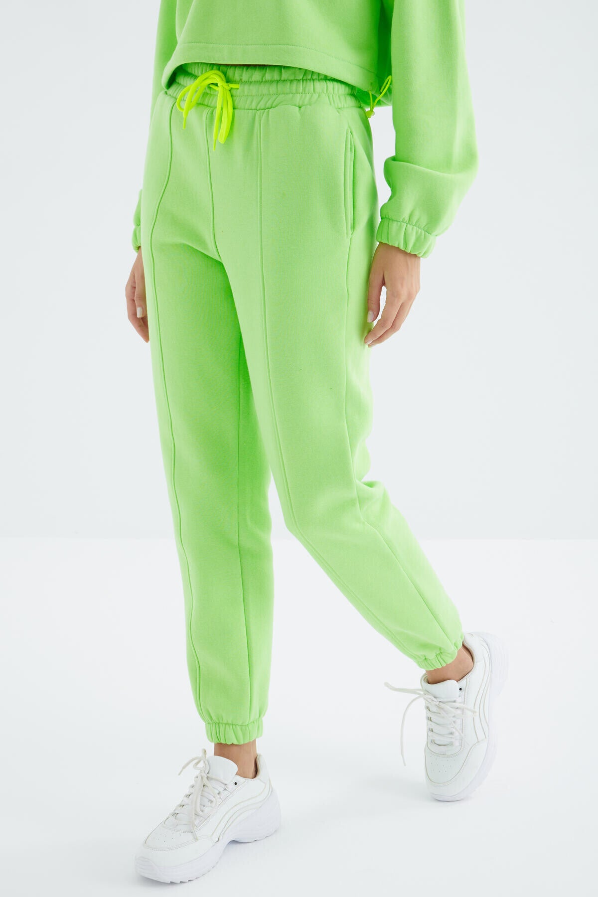 Fıstık Yeşil Düşük Omuzlu Beli Büzgülü Yarım Boy Fermuarlı Oversıze Kadın Eşofman Takım - 95321