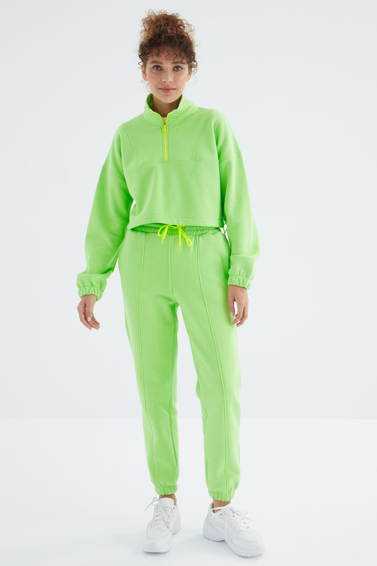 Fıstık Yeşil Düşük Omuzlu Beli Büzgülü Yarım Boy Fermuarlı Oversıze Kadın Eşofman Takım - 95321
