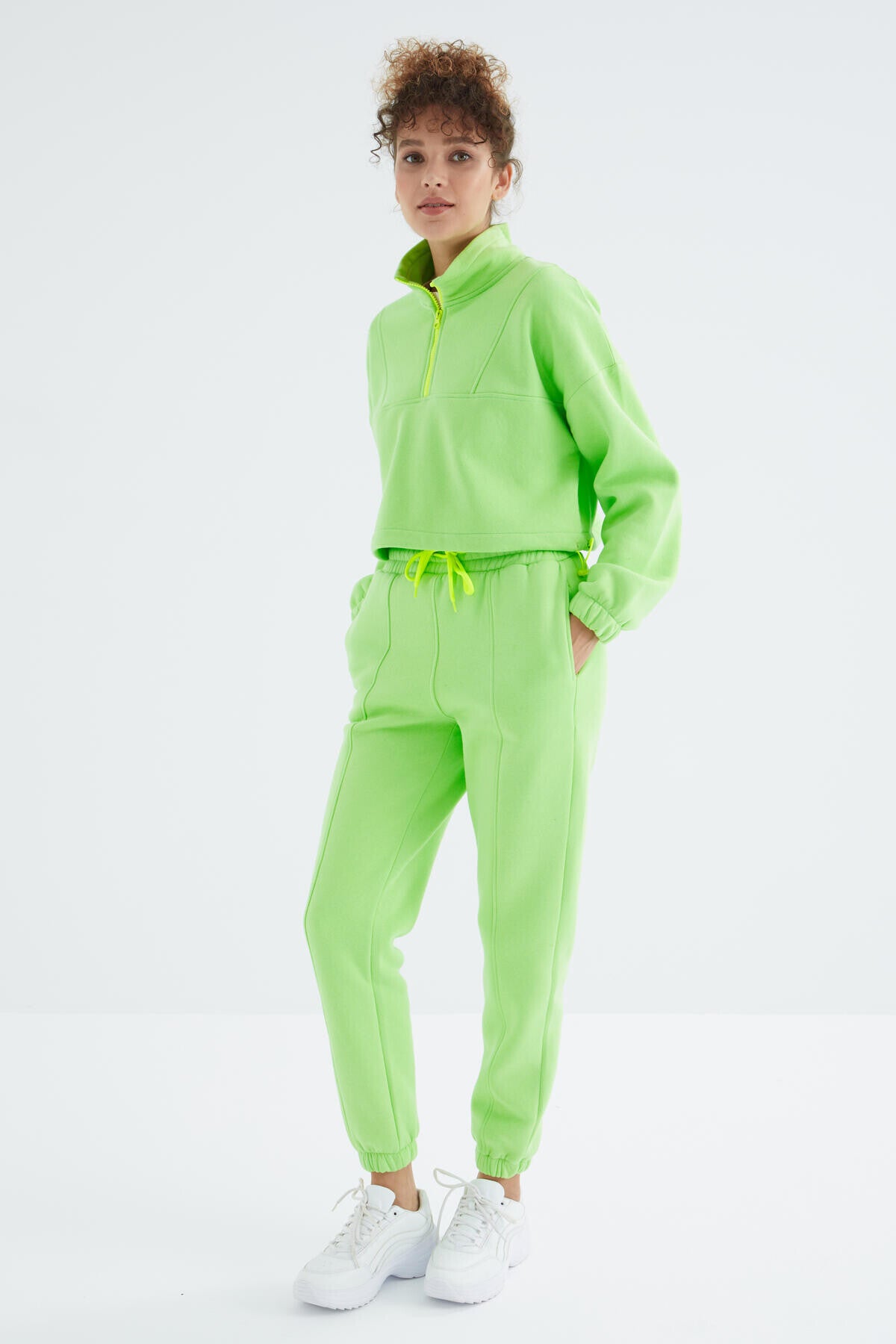 Fıstık Yeşil Düşük Omuzlu Beli Büzgülü Yarım Boy Fermuarlı Oversıze Kadın Eşofman Takım - 95321