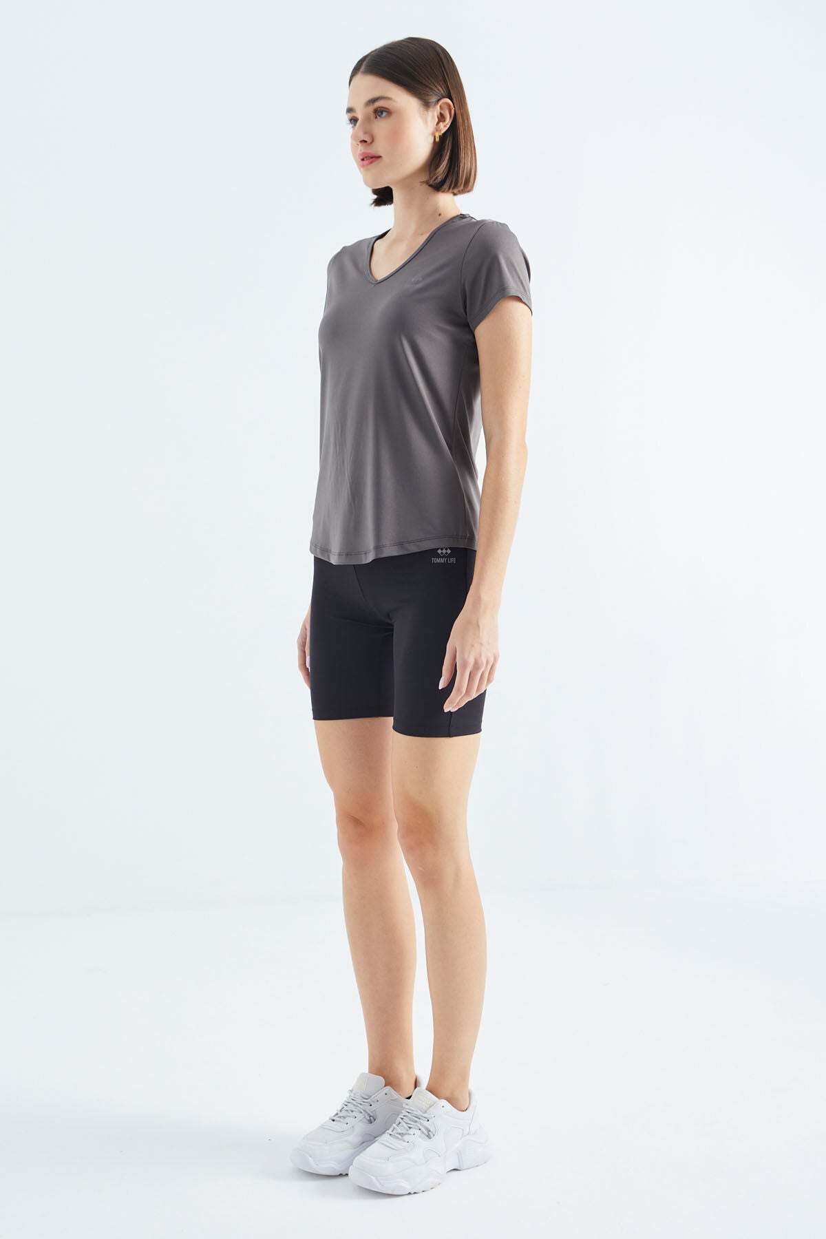 Gri Basic Kısa Kol Standart Kalıp V Yaka Kadın T-Shirt - 97145