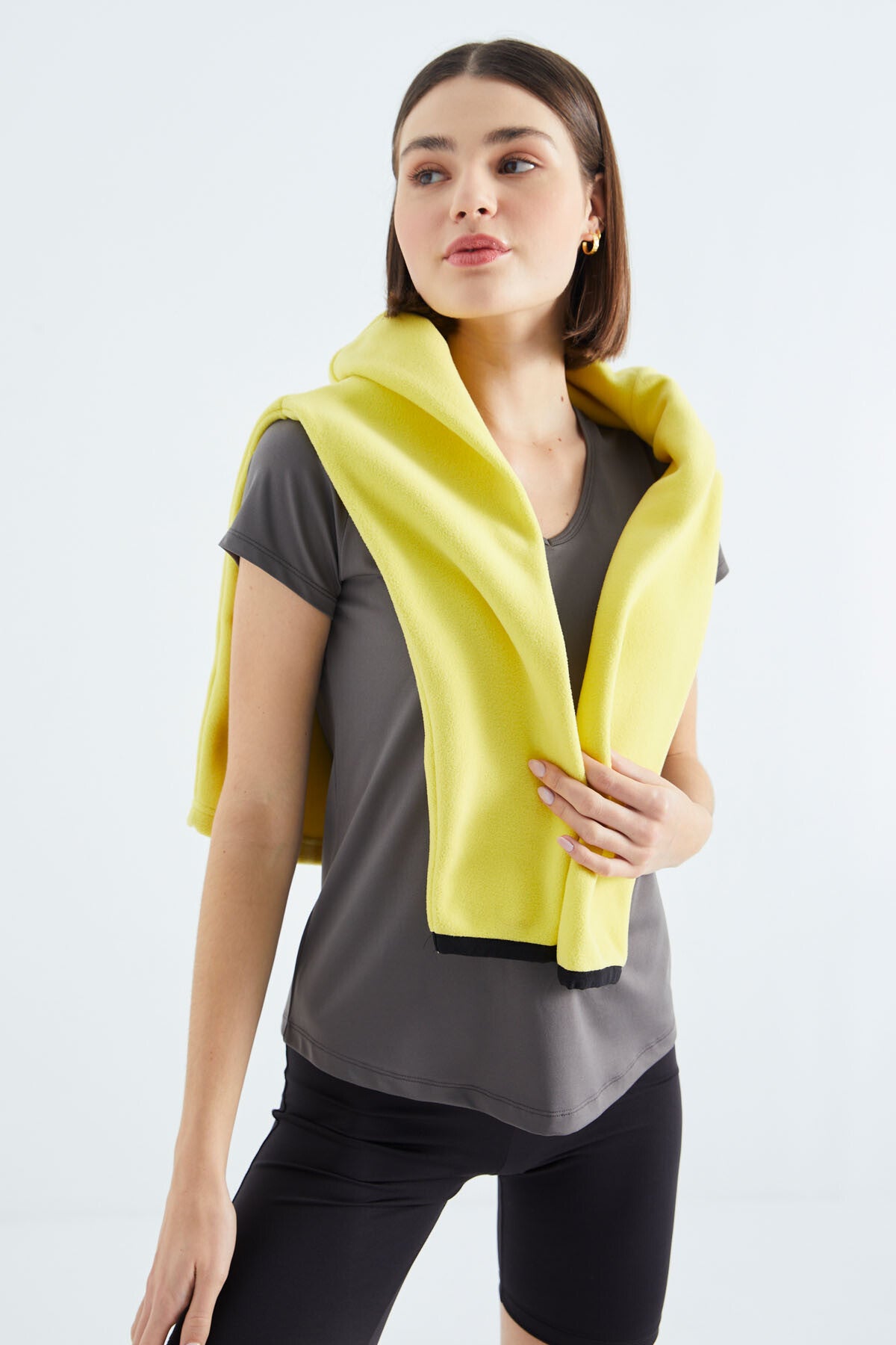 Gri Basic Kısa Kol Standart Kalıp V Yaka Kadın T-Shirt - 97145