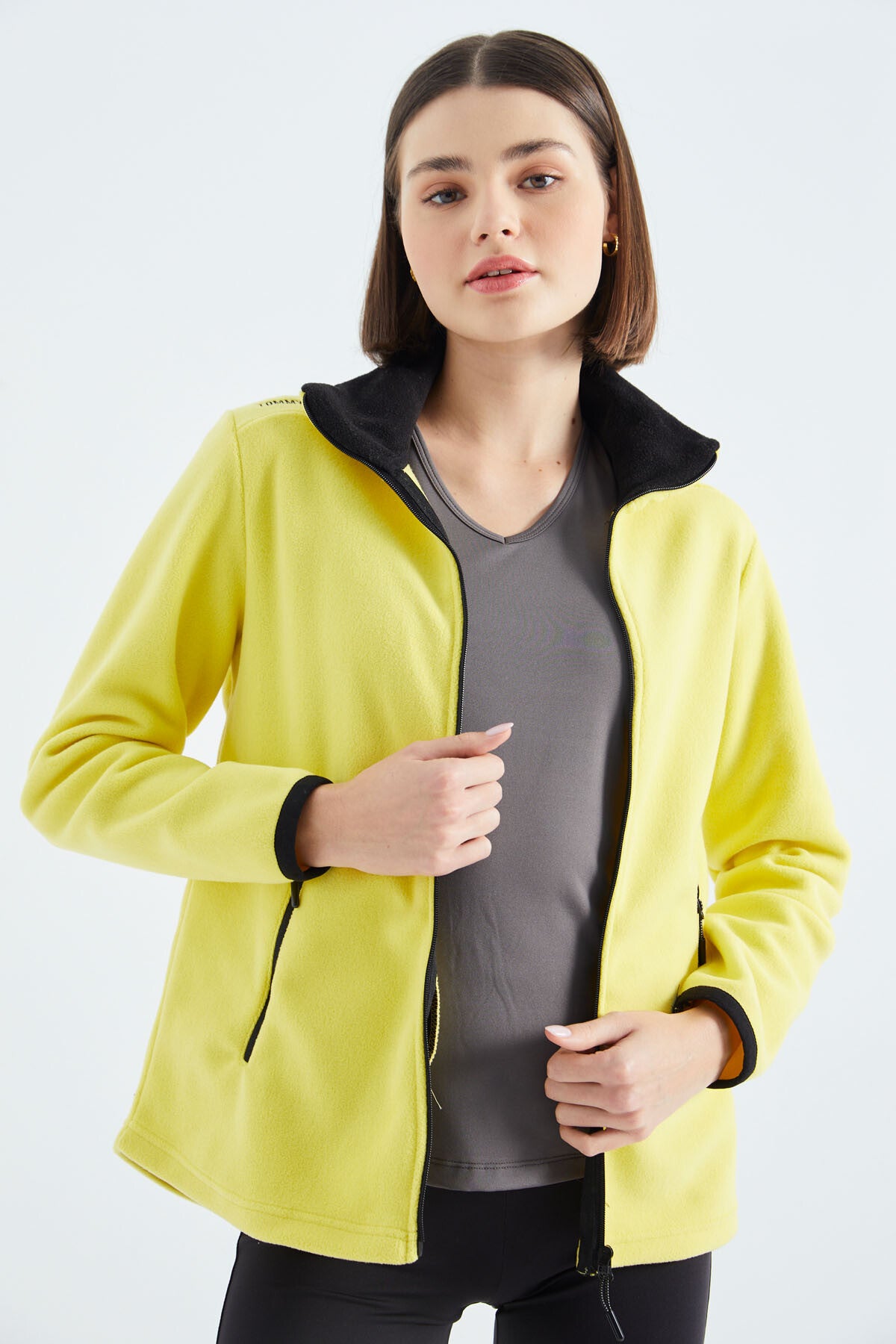 Gri Basic Kısa Kol Standart Kalıp V Yaka Kadın T-Shirt - 97145