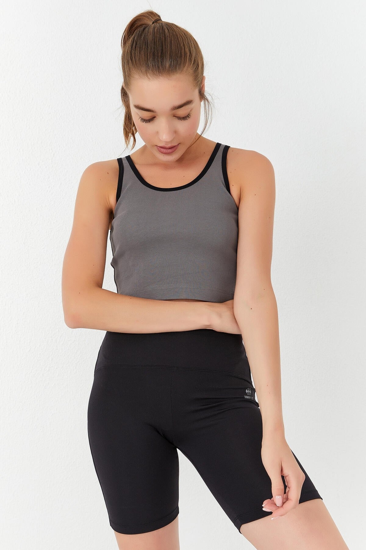 Gri Basic Sıfır Kol Dar Kalıp U Yaka Kadın Crop Top Atlet - 97162
