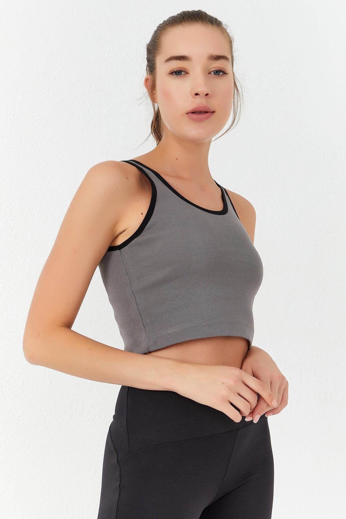 Gri Basic Sıfır Kol Dar Kalıp U Yaka Kadın Crop Top Atlet - 97162