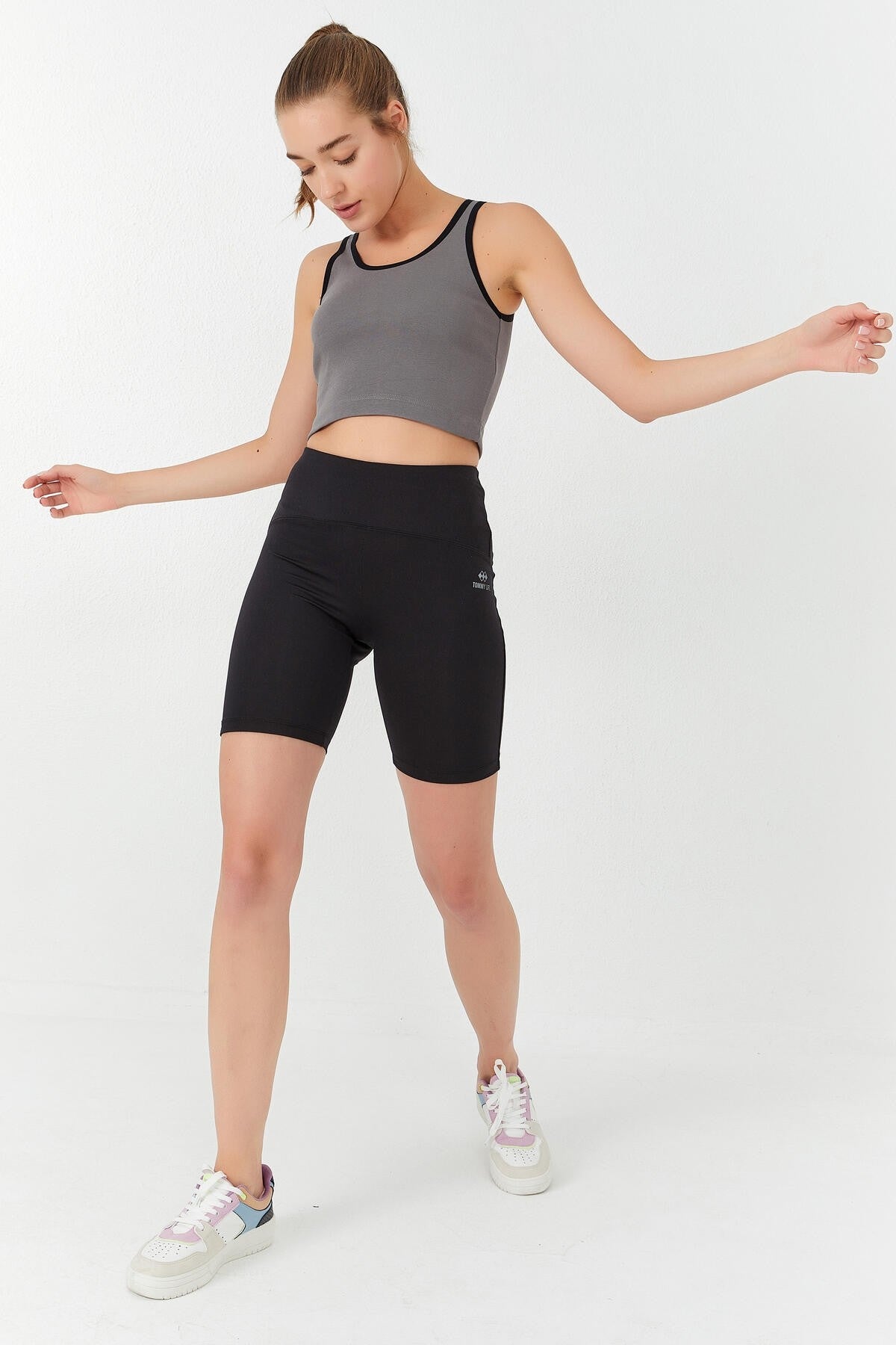 Gri Basic Sıfır Kol Dar Kalıp U Yaka Kadın Crop Top Atlet - 97162