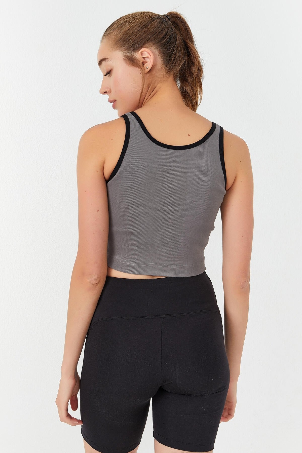 Gri Basic Sıfır Kol Dar Kalıp U Yaka Kadın Crop Top Atlet - 97162