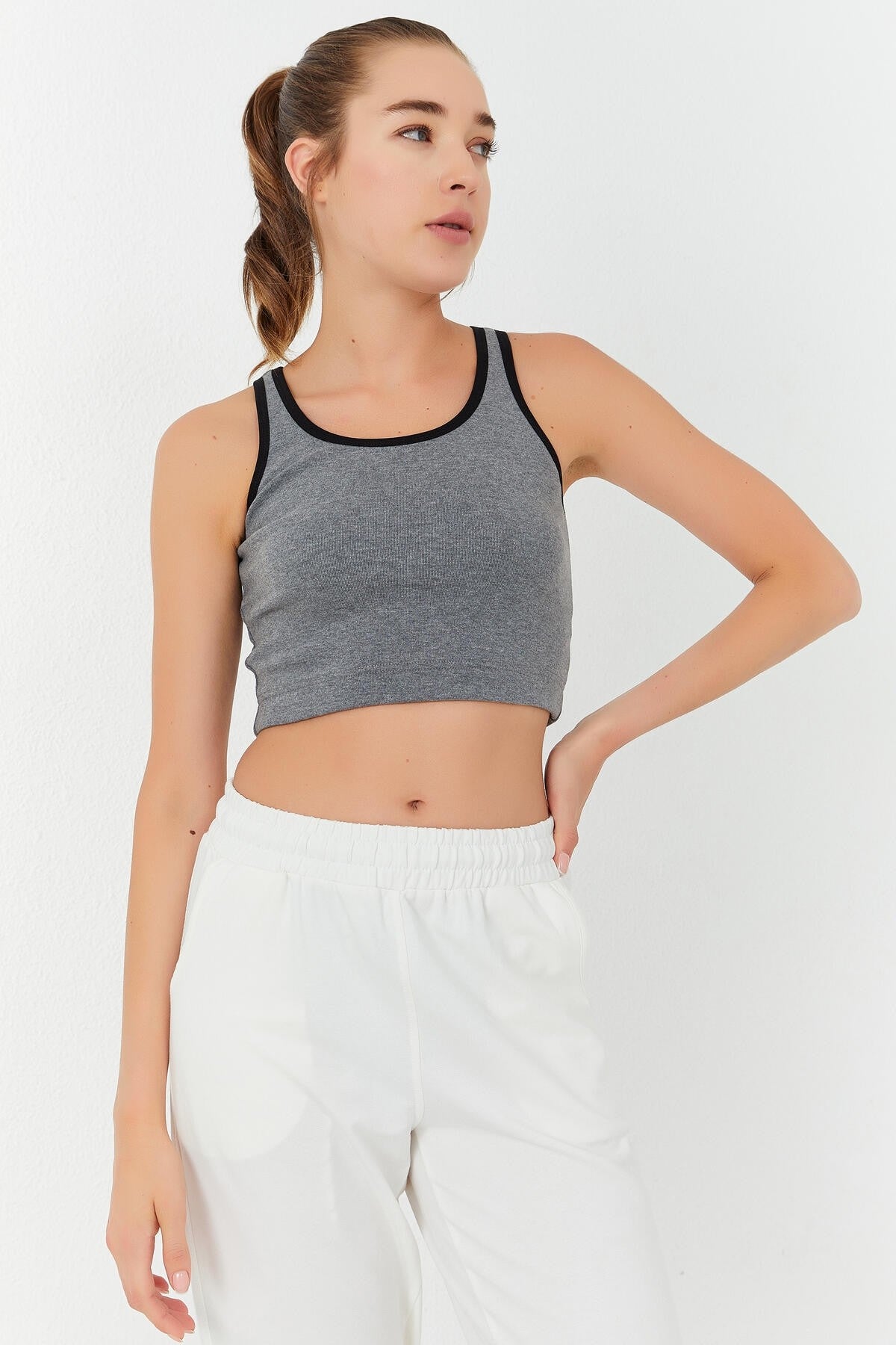 Gri Melanj Basic Sıfır Kol Dar Kalıp U Yaka Kadın Crop Top Atlet - 97162