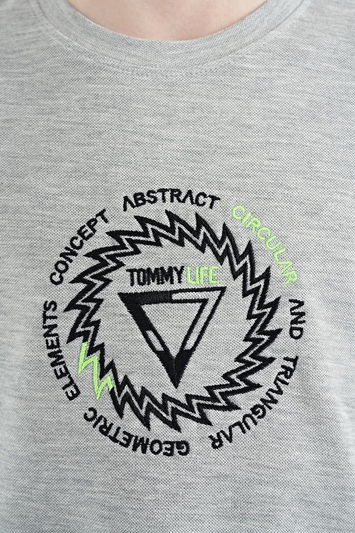 Gri Melanj Nakış İşleme Detaylı O Yaka Standart Kalıp Erkek Çocuk T-Shirt - 11115