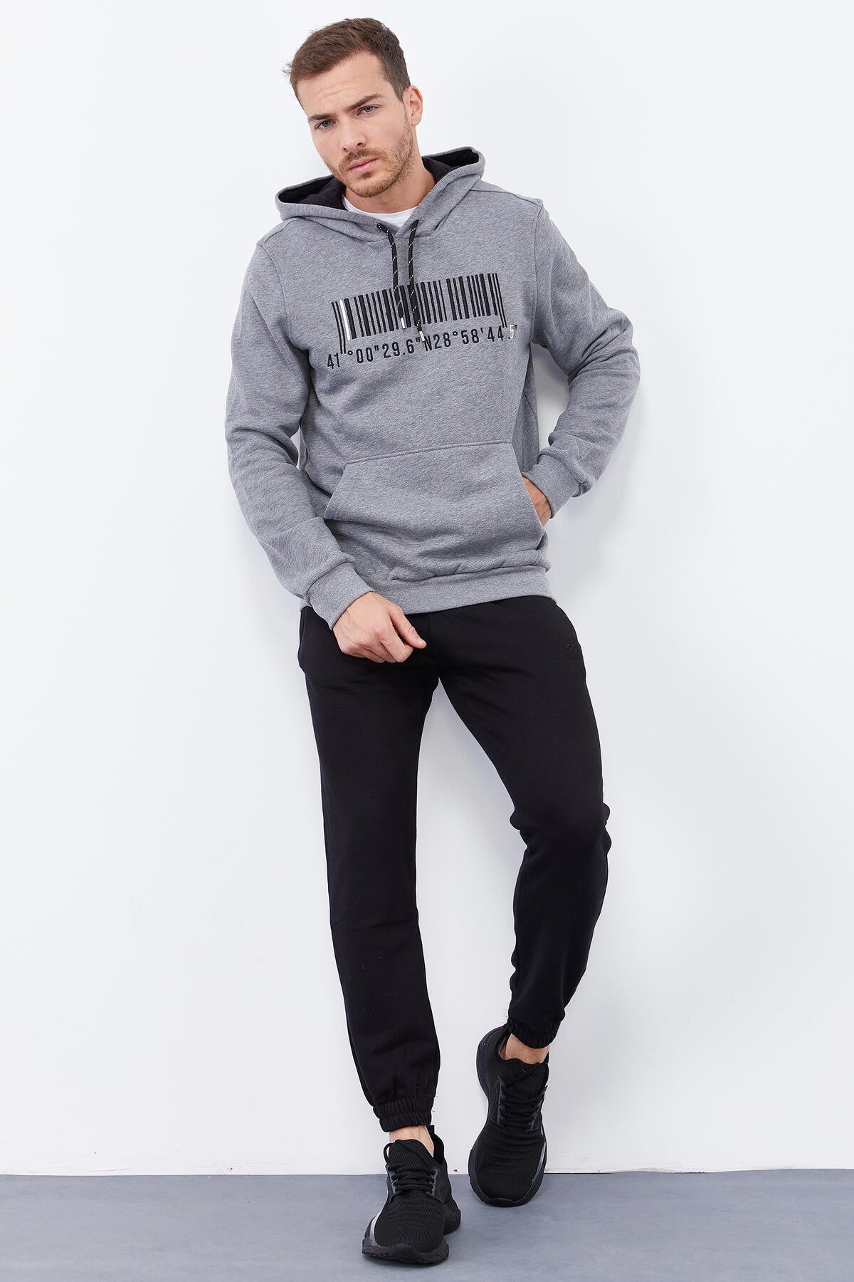 Gri Melanj Nakışlı Kanguru Cep Standart Kalıp Kapüşonlu Erkek Sweatshirt - 87839