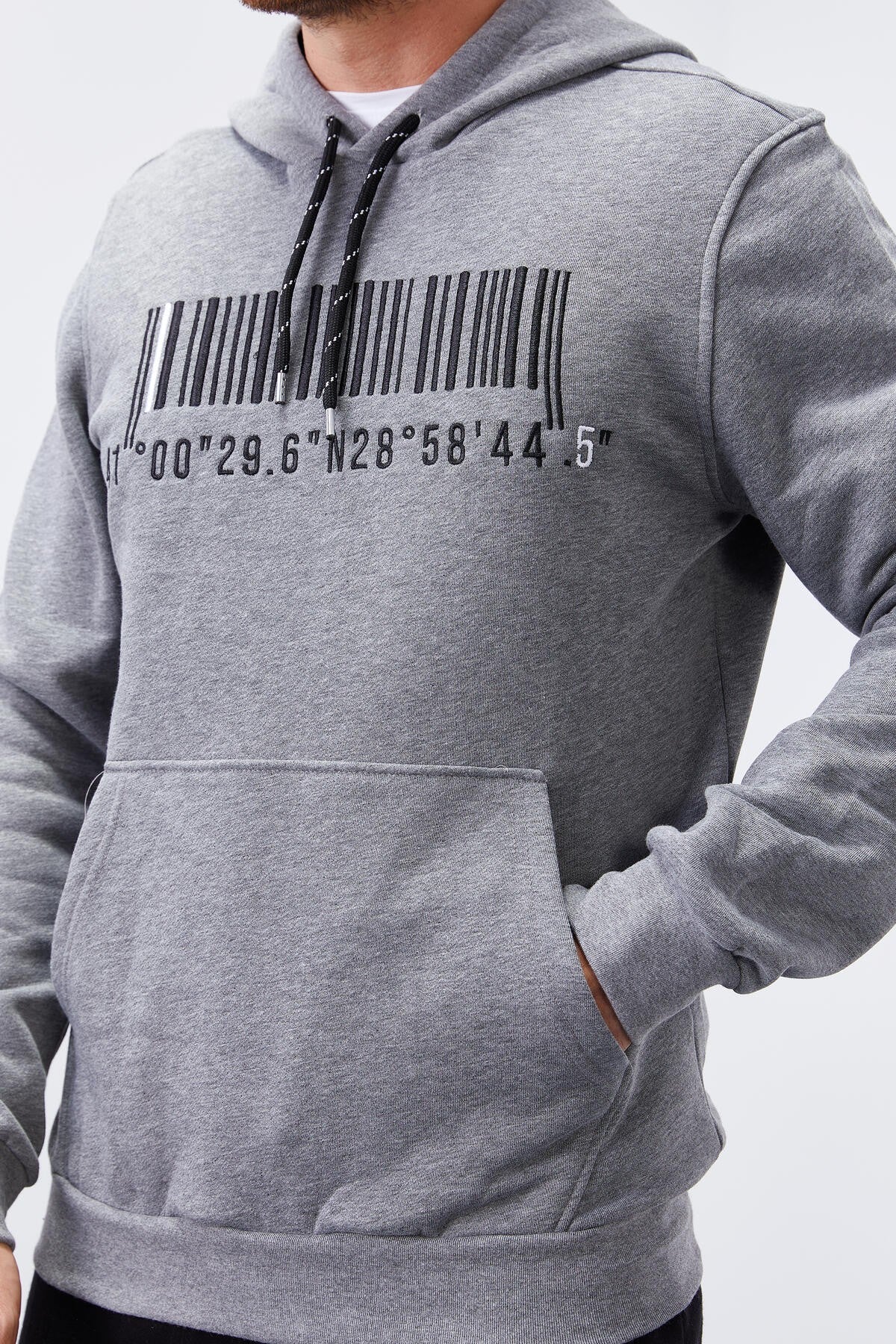 Gri Melanj Nakışlı Kanguru Cep Standart Kalıp Kapüşonlu Erkek Sweatshirt - 87839