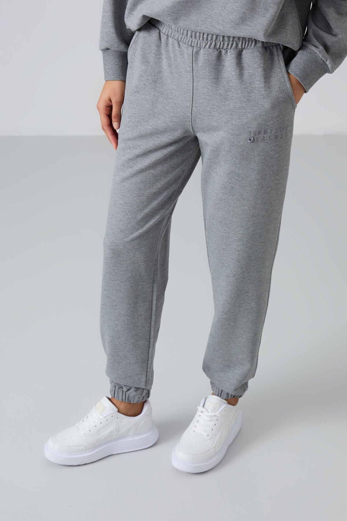 Gri Melanj Basic Pamuklu O Yaka Oversize Lastik Paça Kadın Eşofman Takım - 95287