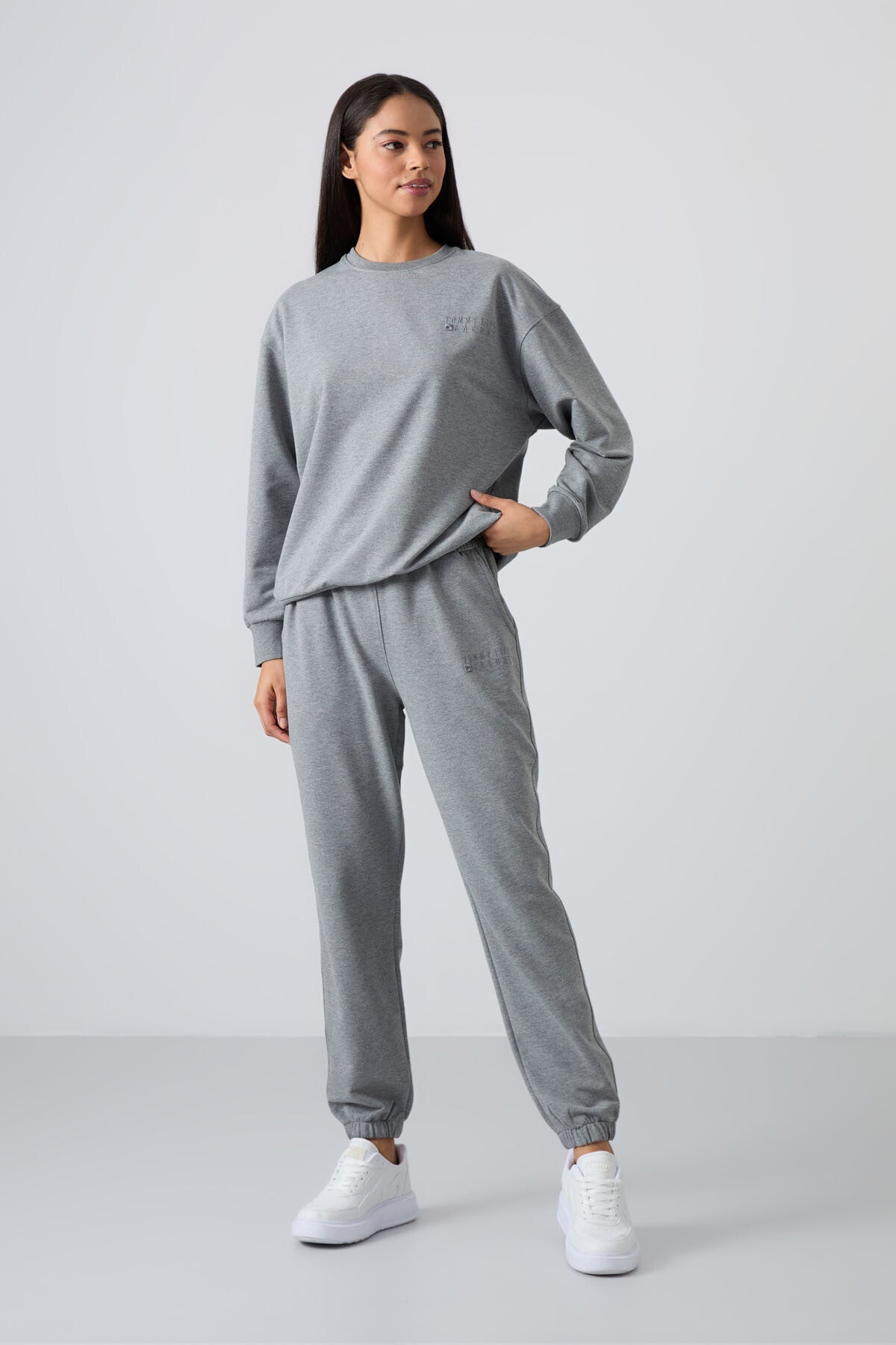 Gri Melanj Basic Pamuklu O Yaka Oversize Lastik Paça Kadın Eşofman Takım - 95287